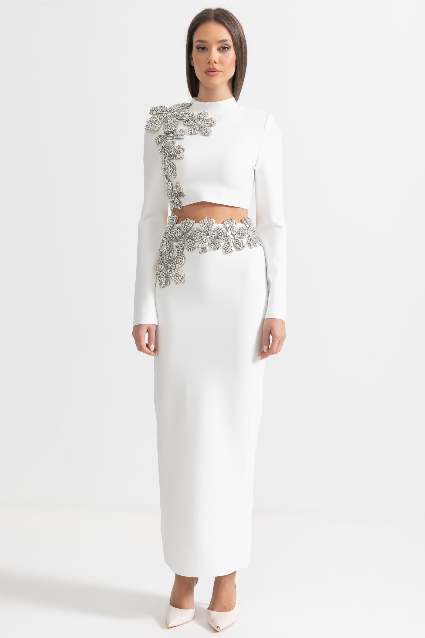 Ensemble 2 pièces à accent de fleur en diamant avec haut à manches longues et jupe maxi - Blanc