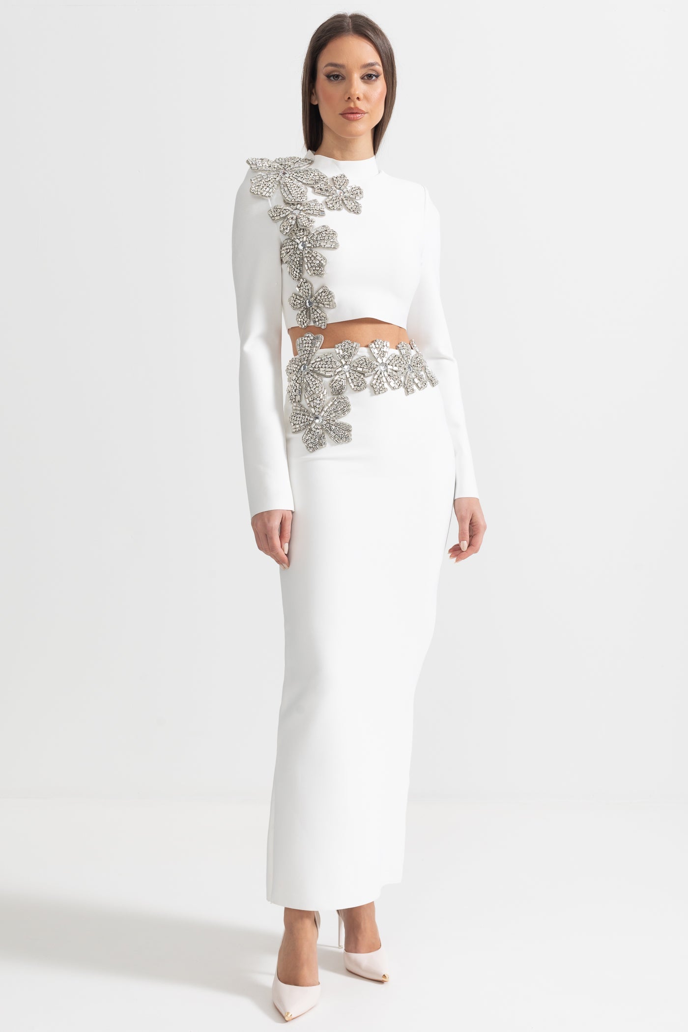 Ensemble 2 pièces à accent de fleur en diamant avec haut à manches longues et jupe maxi - Blanc