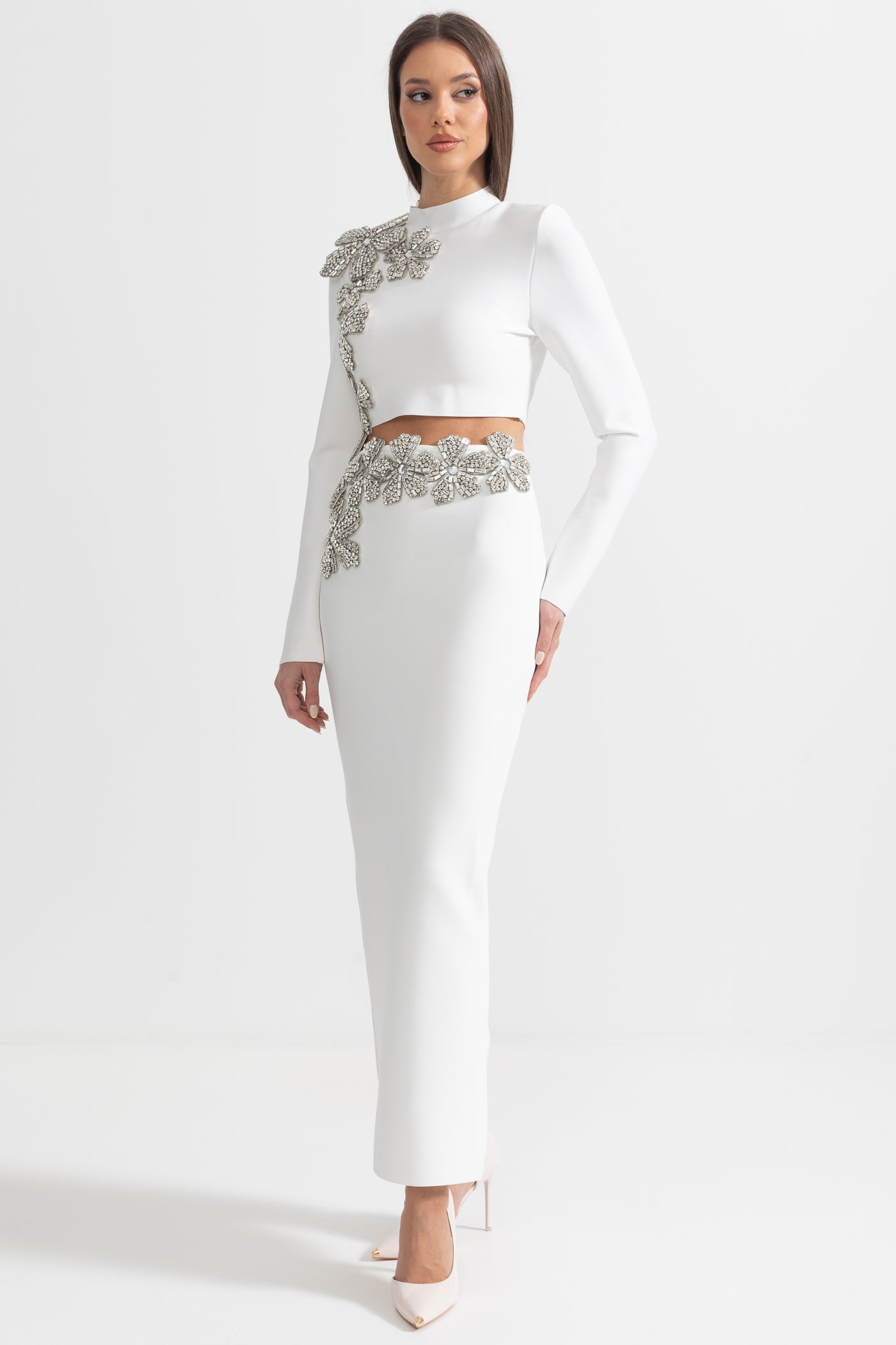 Ensemble 2 pièces à accent de fleur en diamant avec haut à manches longues et jupe maxi - Blanc