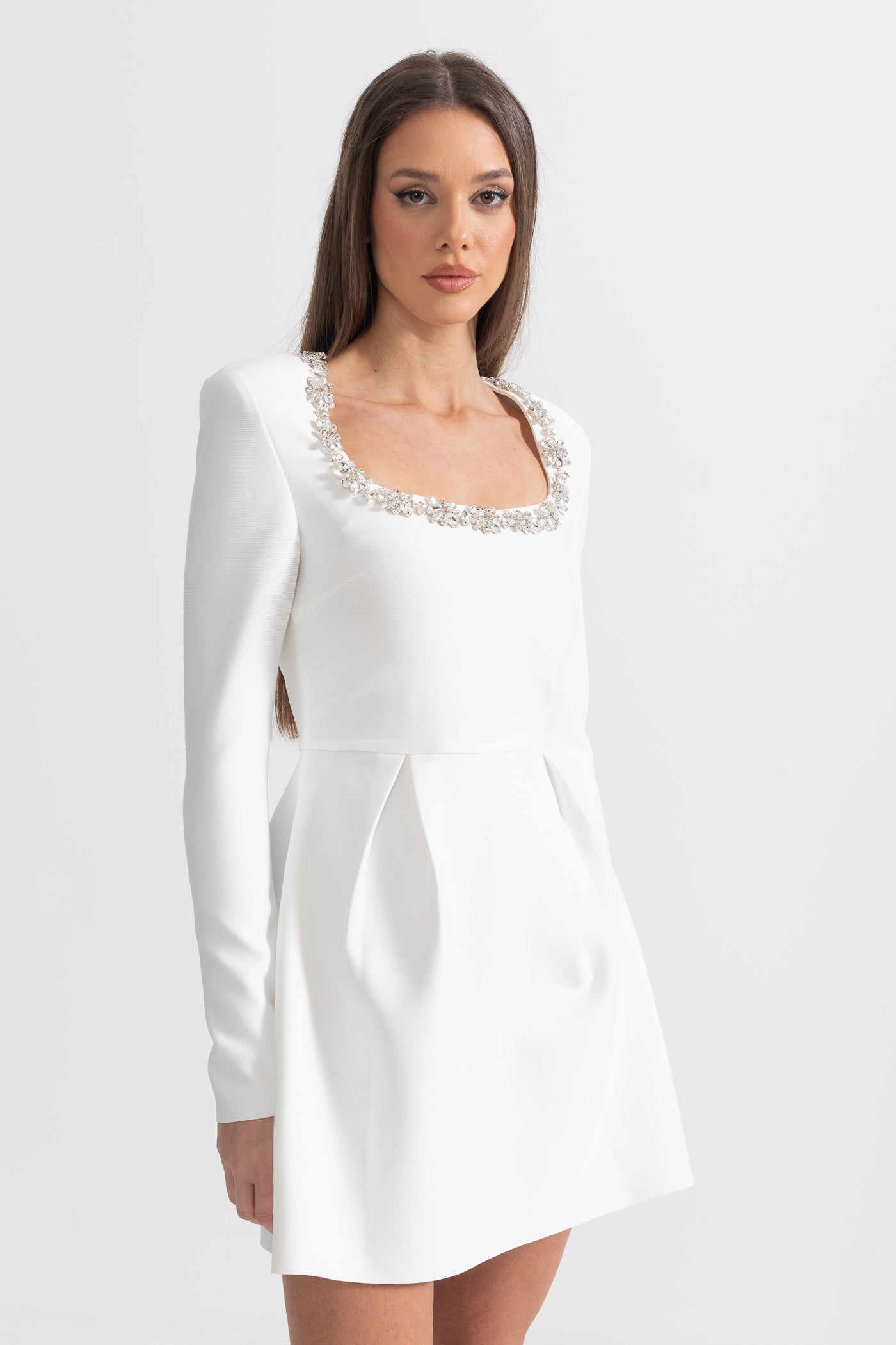 Robe élégante à encolure carrée avec détails floraux argentés - Blanc