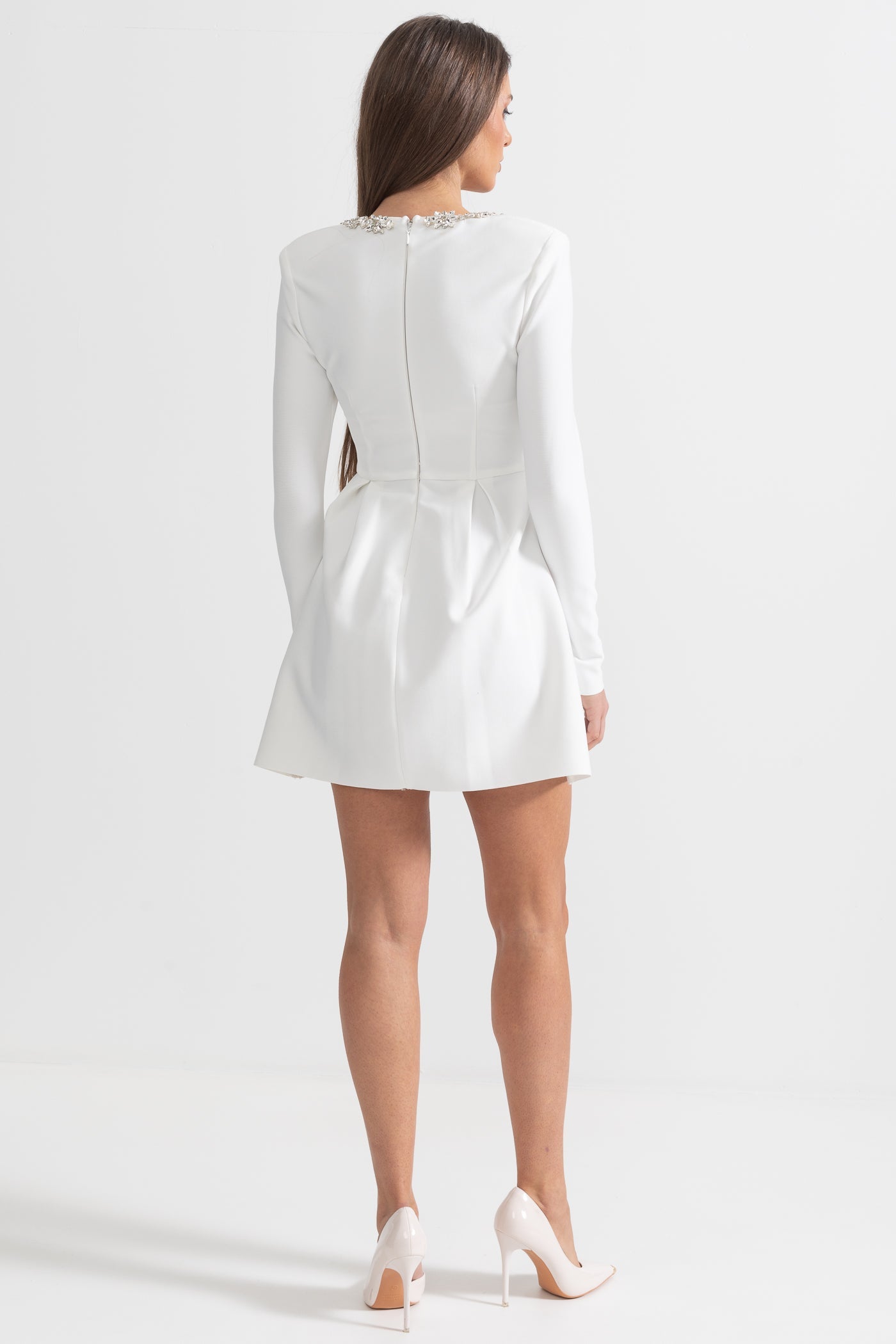 Robe élégante à encolure carrée avec détails floraux argentés - Blanc