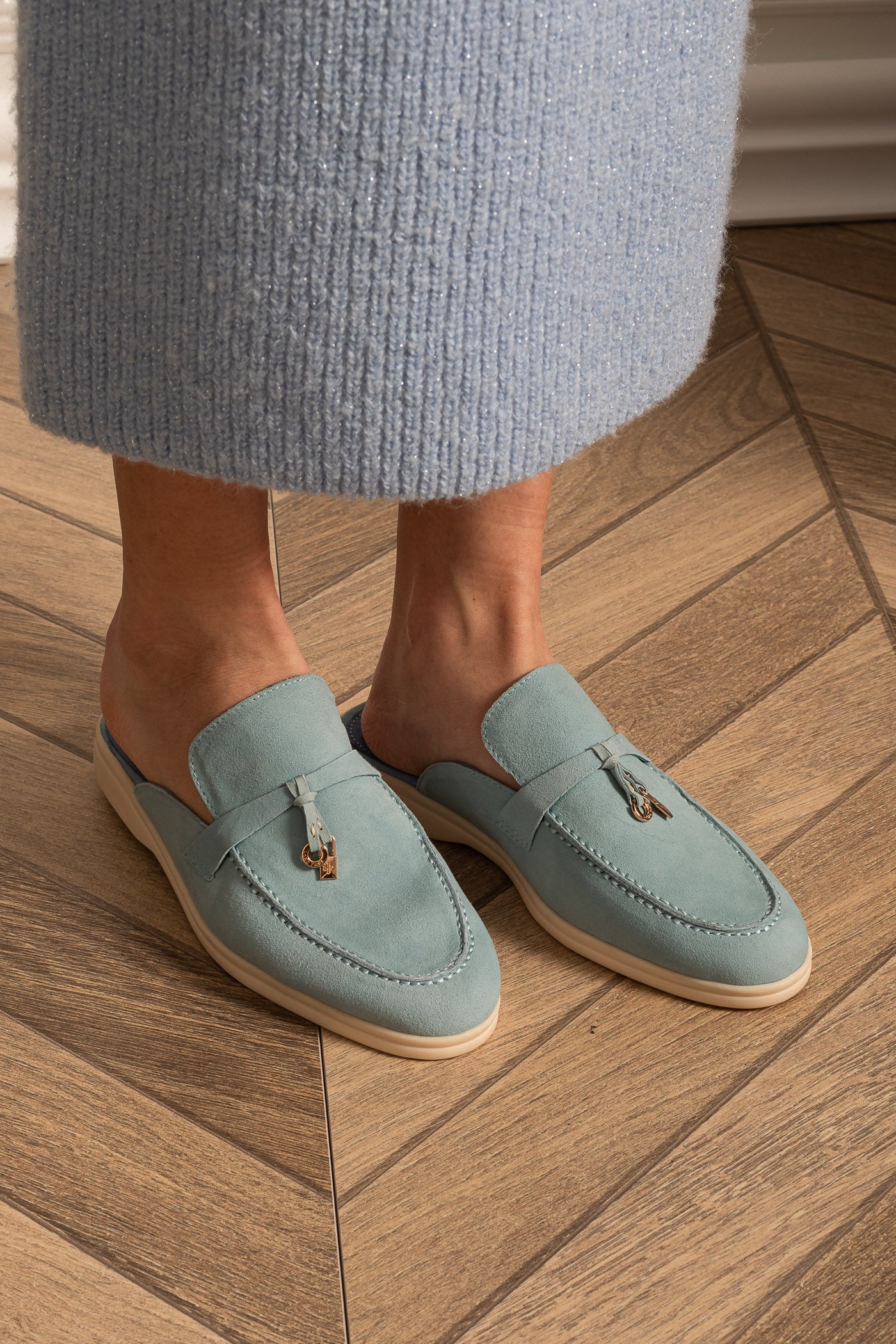Mocassins en daim avec semelle contrastante et charms en métal - Baby Blue
