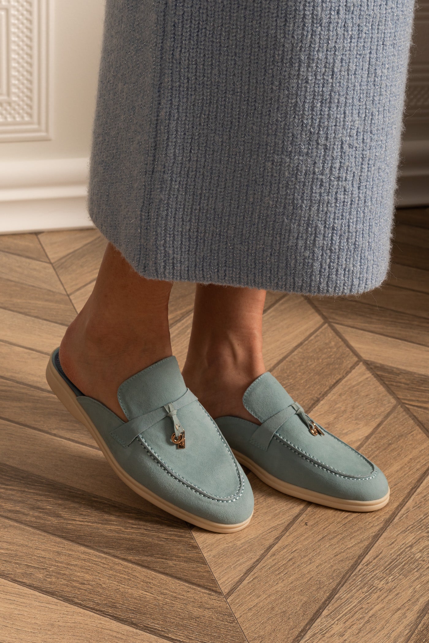 Mocassins en daim avec semelle contrastante et charms en métal - Baby Blue