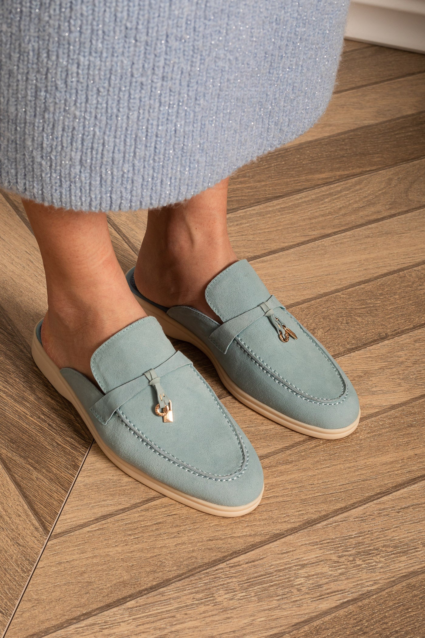 Mocassins en daim avec semelle contrastante et charms en métal - Baby Blue