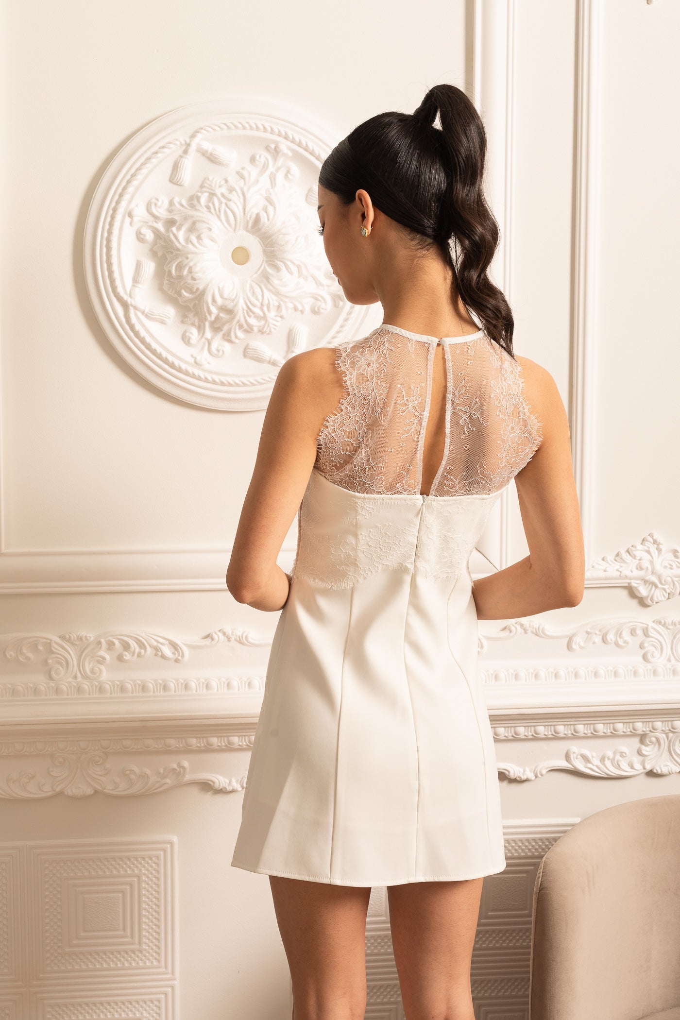 Robe Mini Ombré Éthérée avec Accents en Dentelle - Blanc