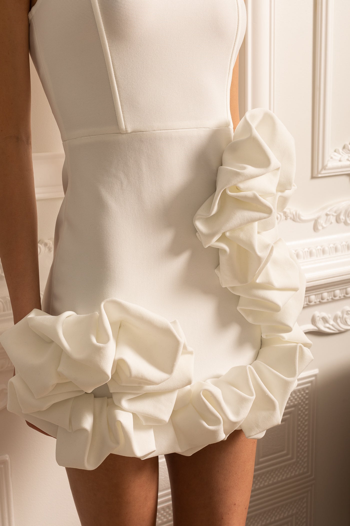 Robe Mini Fleurie avec Ourlet Volanté et Bretelle - Blanc