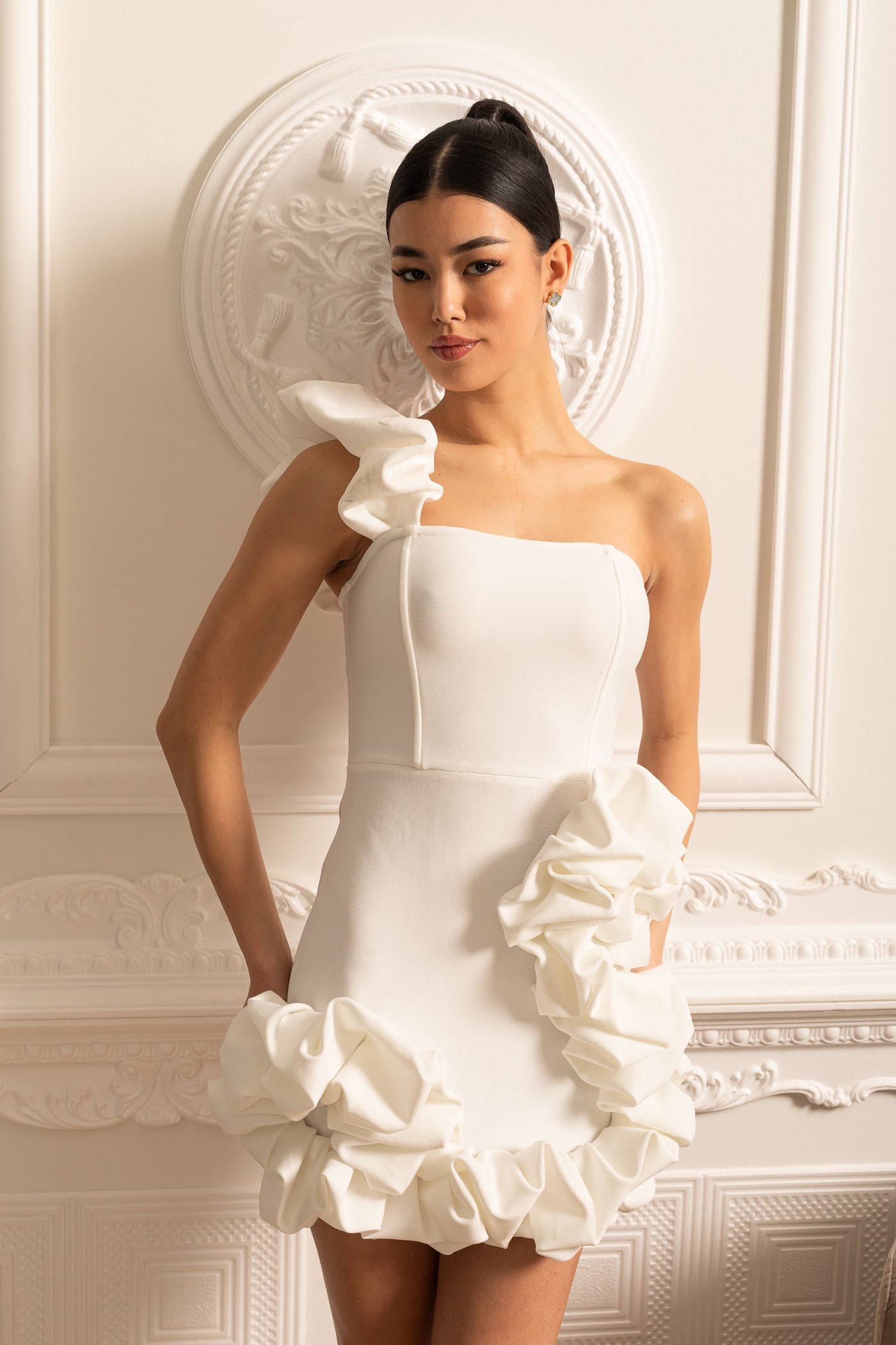 Robe Mini Fleurie avec Ourlet Volanté et Bretelle - Blanc