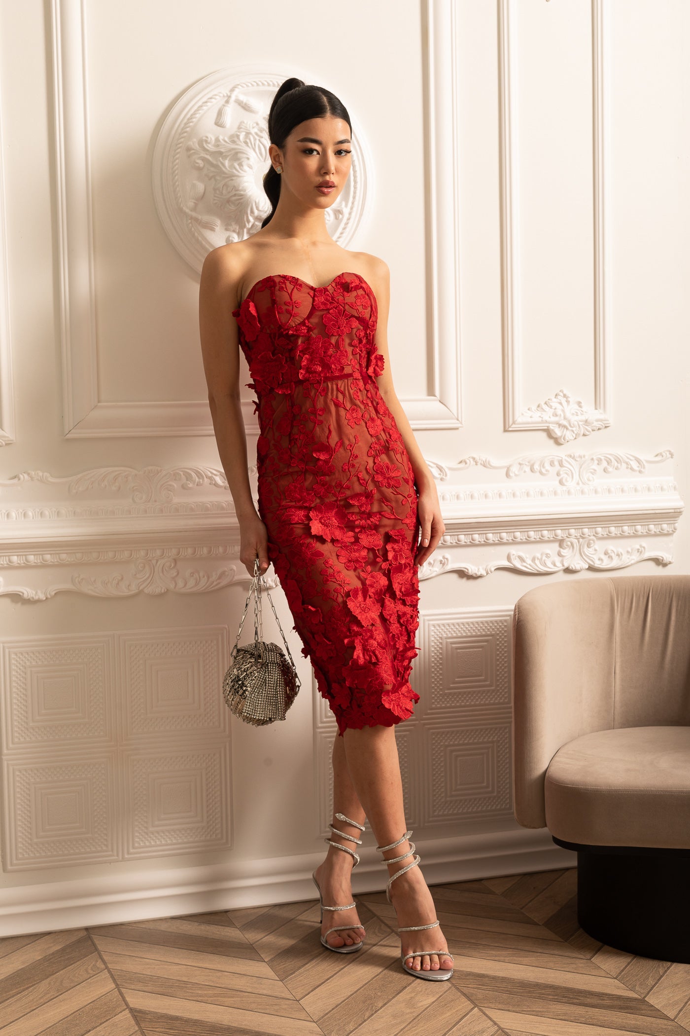 Robe Transparente Brodée Avec Motif Floral Complexe - Rouge
