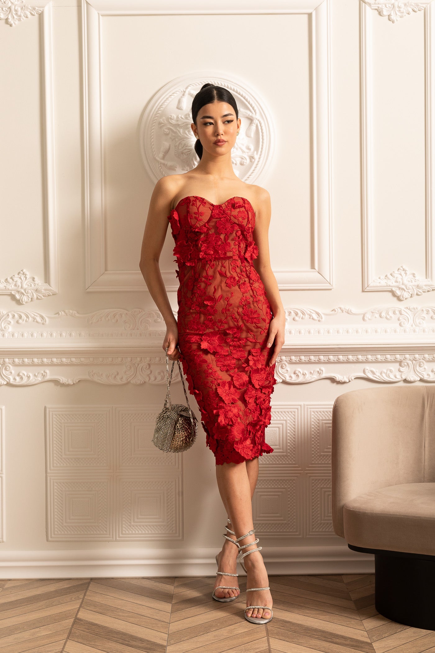 Robe Transparente Brodée Avec Motif Floral Complexe - Rouge