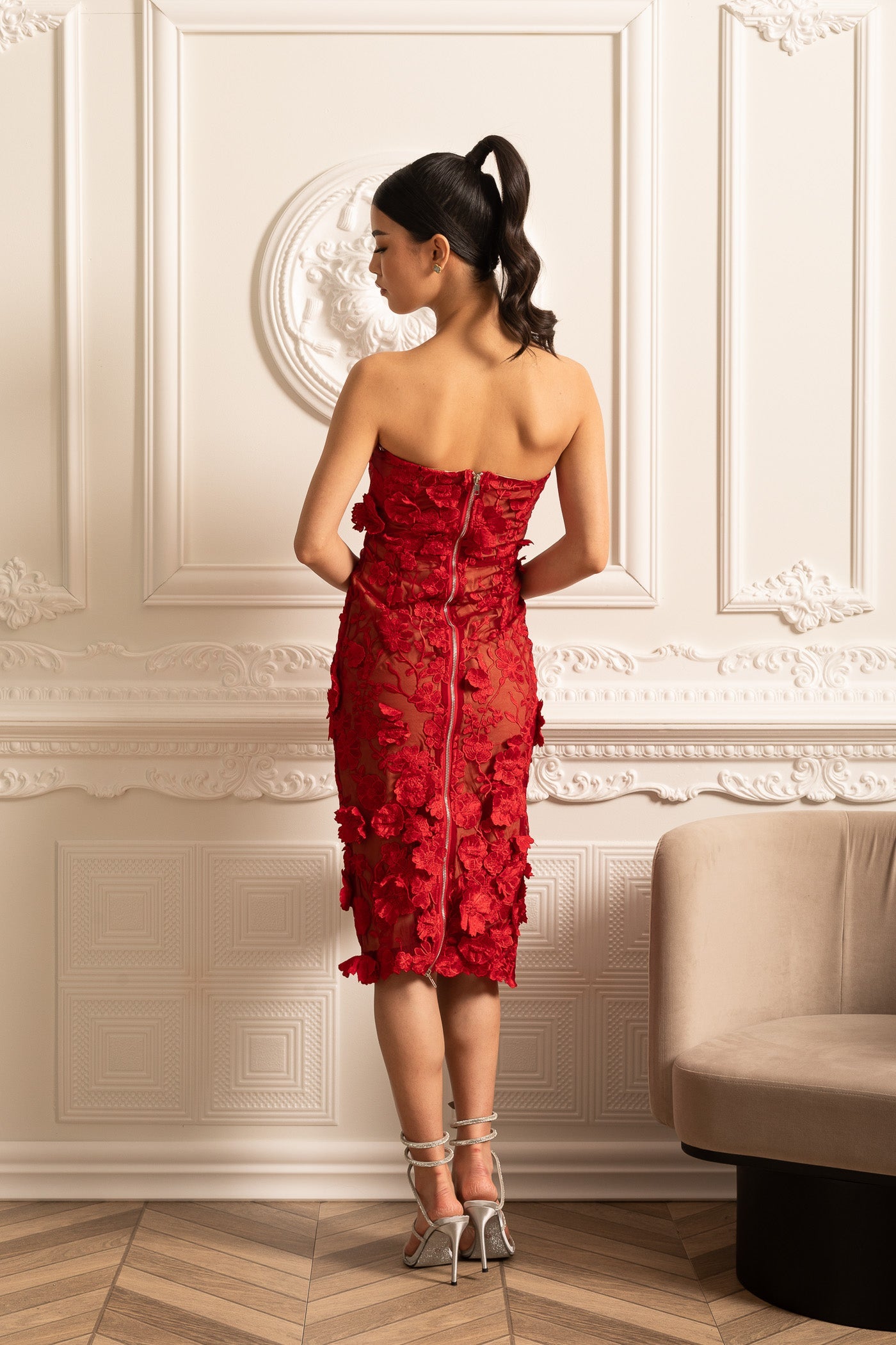 Robe Transparente Brodée Avec Motif Floral Complexe - Rouge