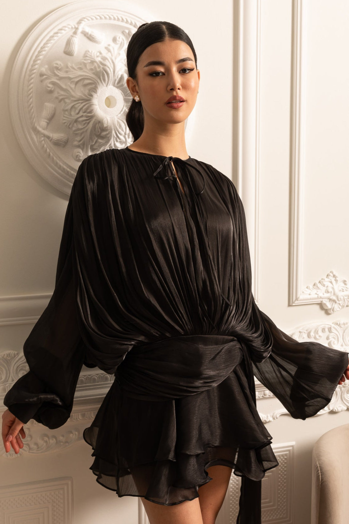 Robe longue drapée à manches longues avec mini-jupe et ceinture froncée - Noir
