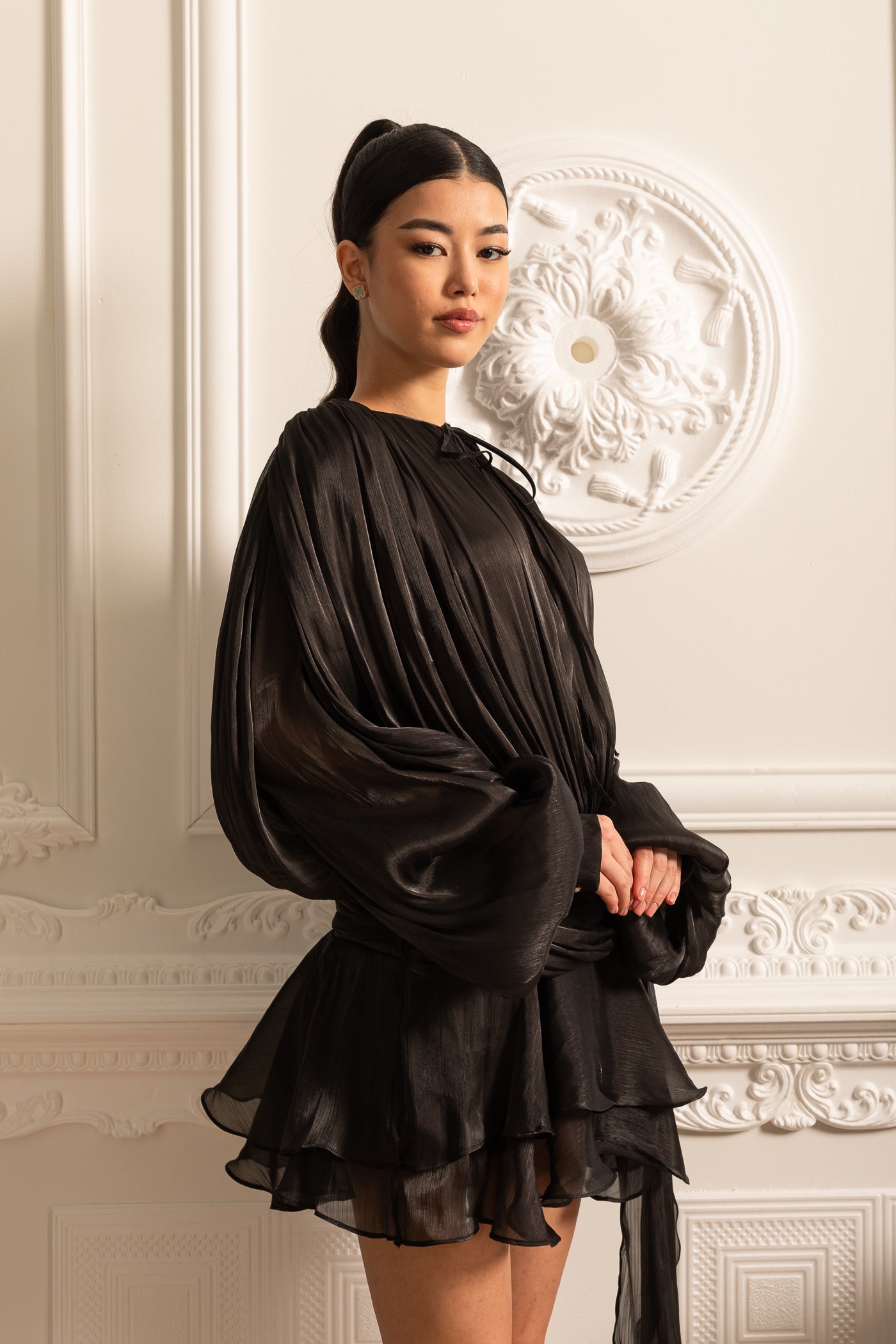 Robe longue drapée à manches longues avec mini-jupe et ceinture froncée - Noir