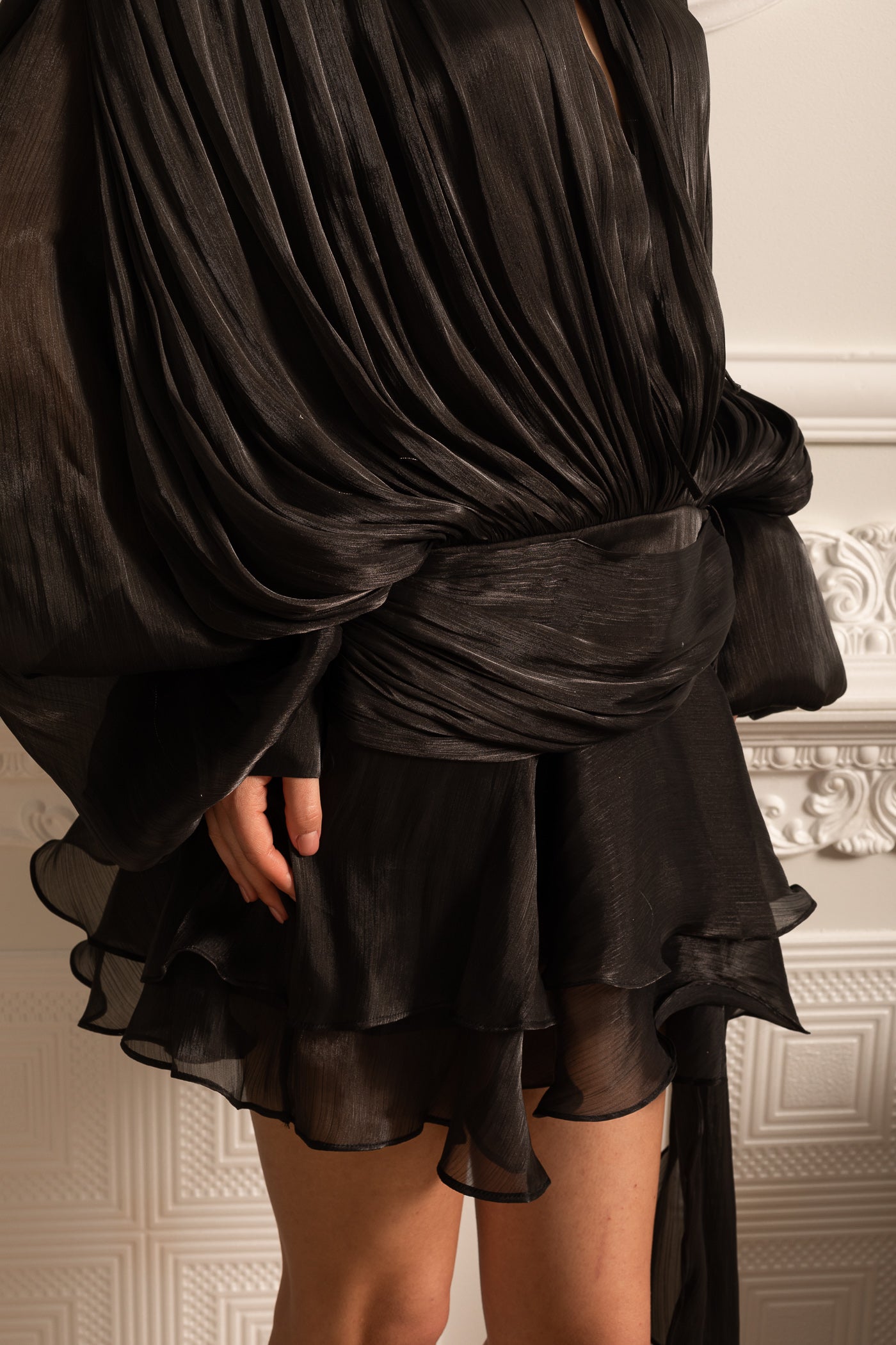 Robe longue drapée à manches longues avec mini-jupe et ceinture froncée - Noir