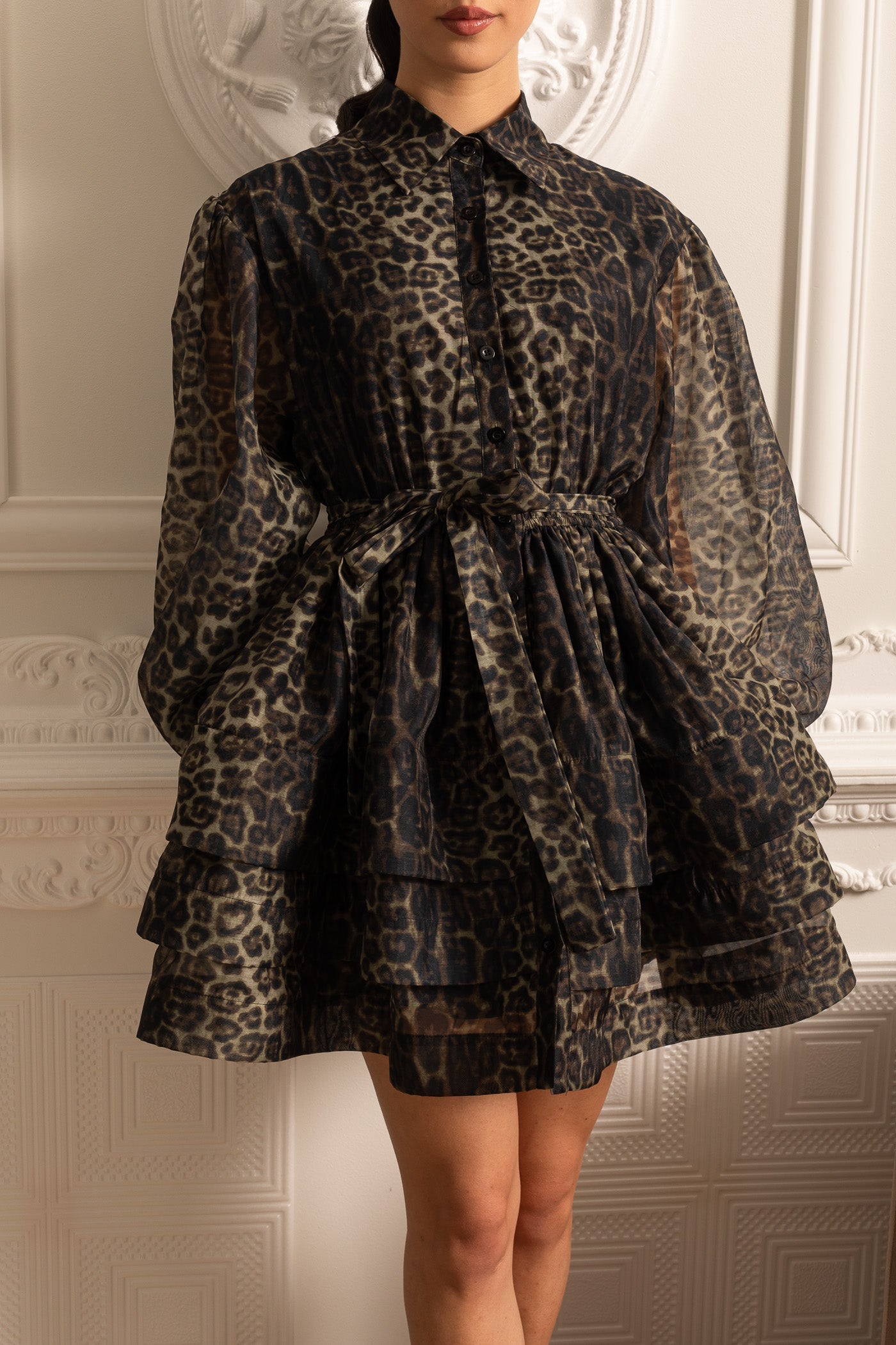 Robe à manches longues à motif léopard avec jupe à volants - Noir