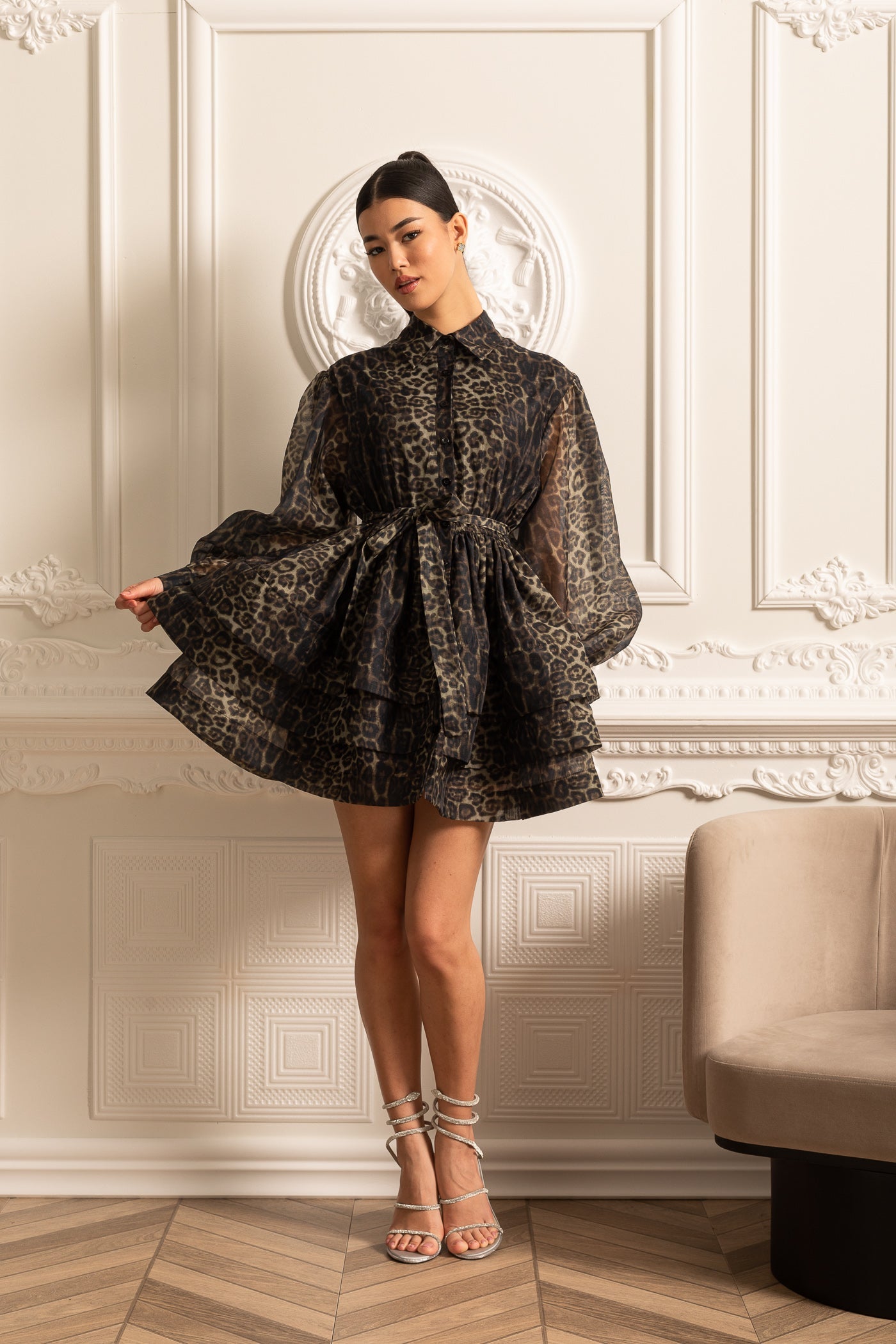 Robe à manches longues à motif léopard avec jupe à volants - Noir