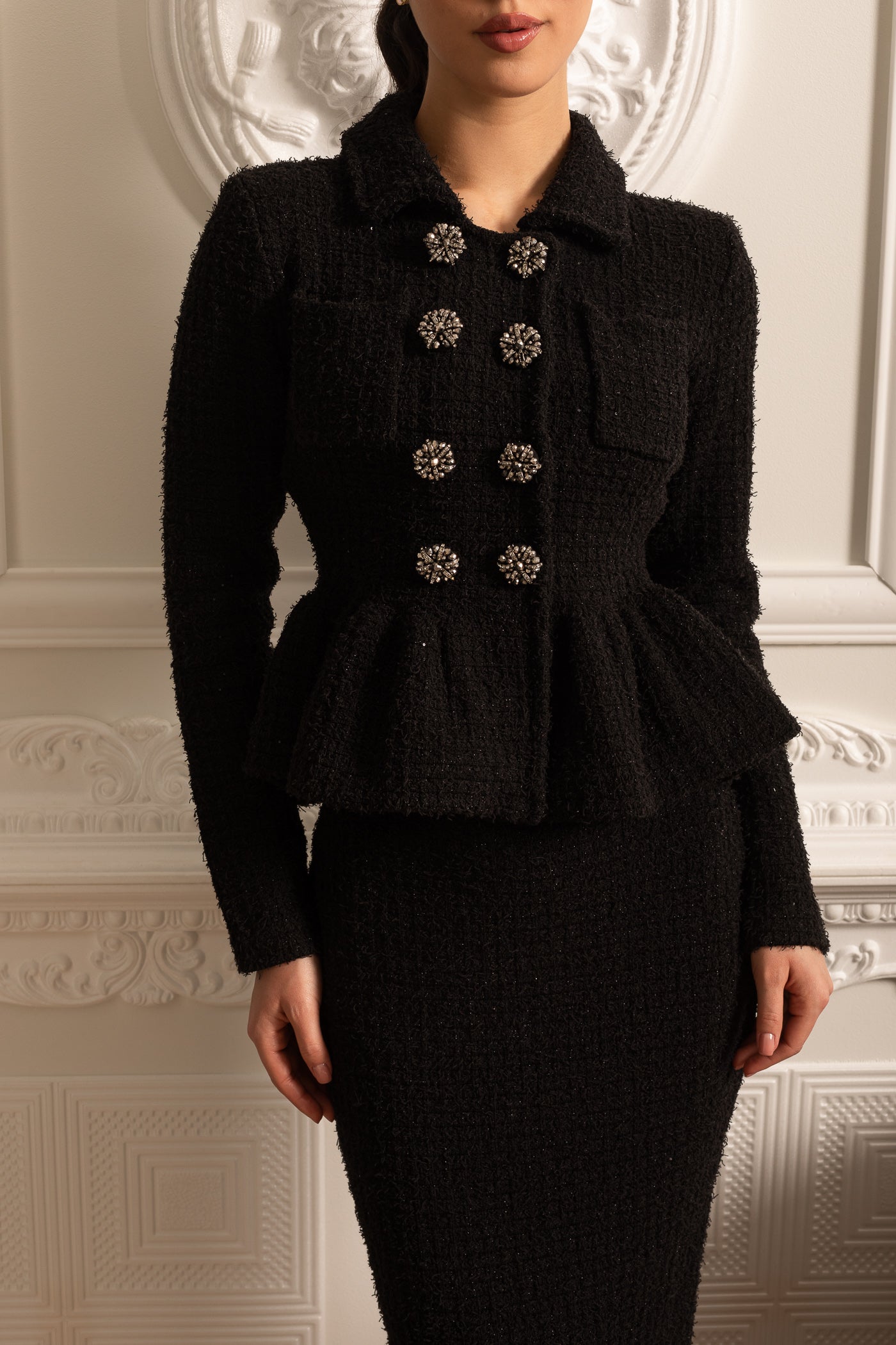 Robe en maille texturée avec taille peplum et boutons décoratifs - Noir