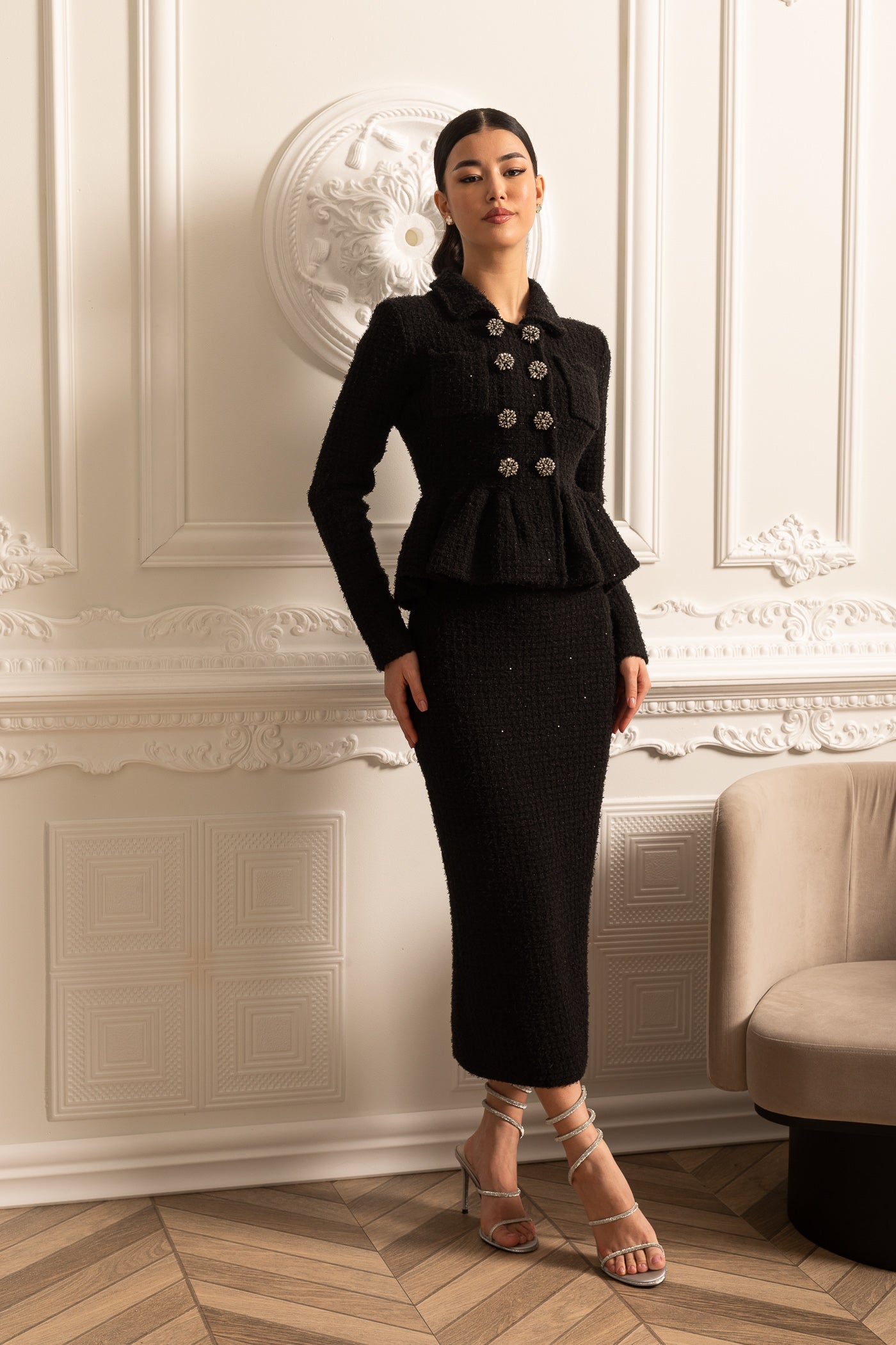 Robe en maille texturée avec taille peplum et boutons décoratifs - Noir