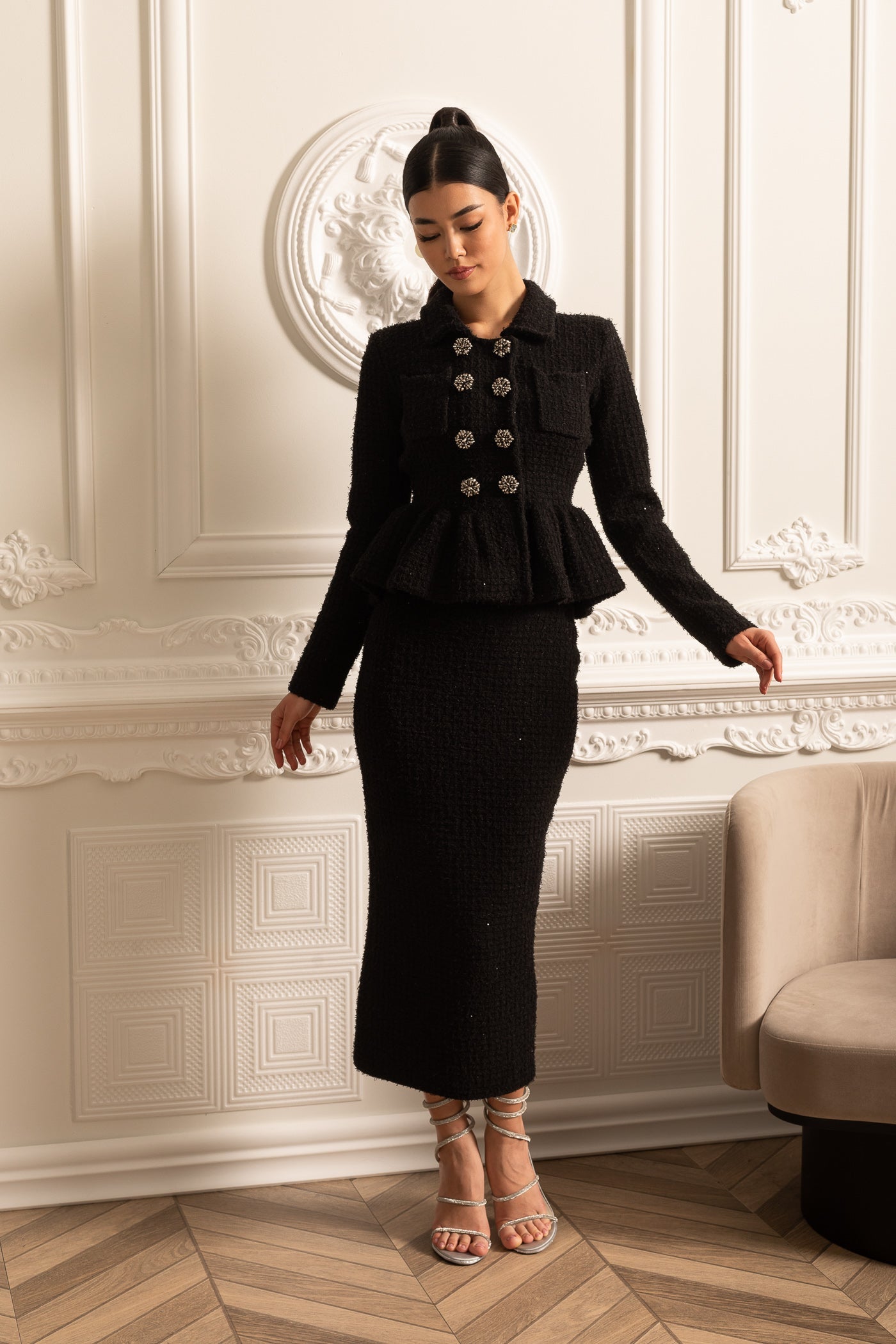 Robe en maille texturée avec taille peplum et boutons décoratifs - Noir