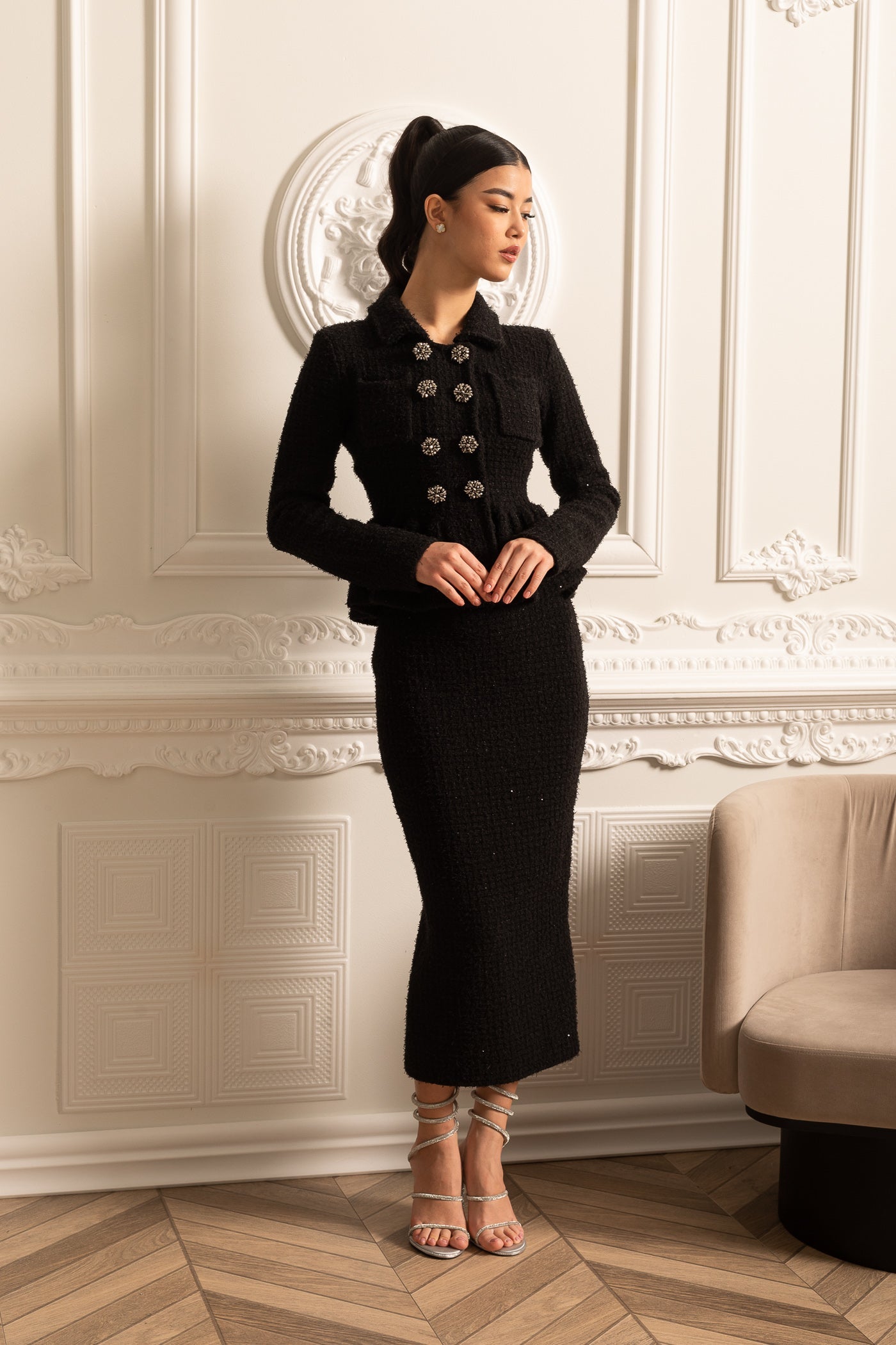 Robe en maille texturée avec taille peplum et boutons décoratifs - Noir
