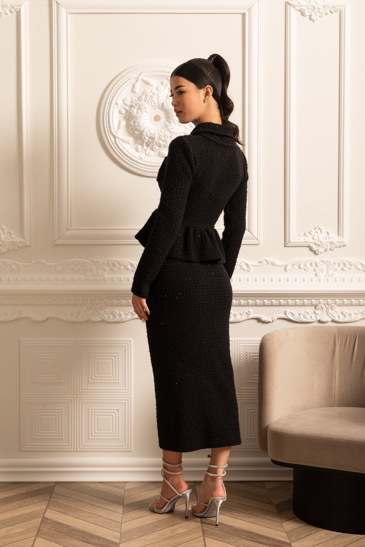 Robe en maille texturée avec taille peplum et boutons décoratifs - Noir