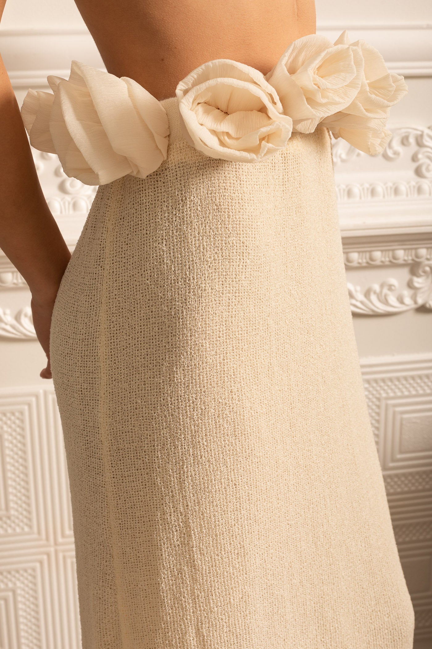 Jupe en maille taille haute avec appliques de fleurs 3D - Ivoire