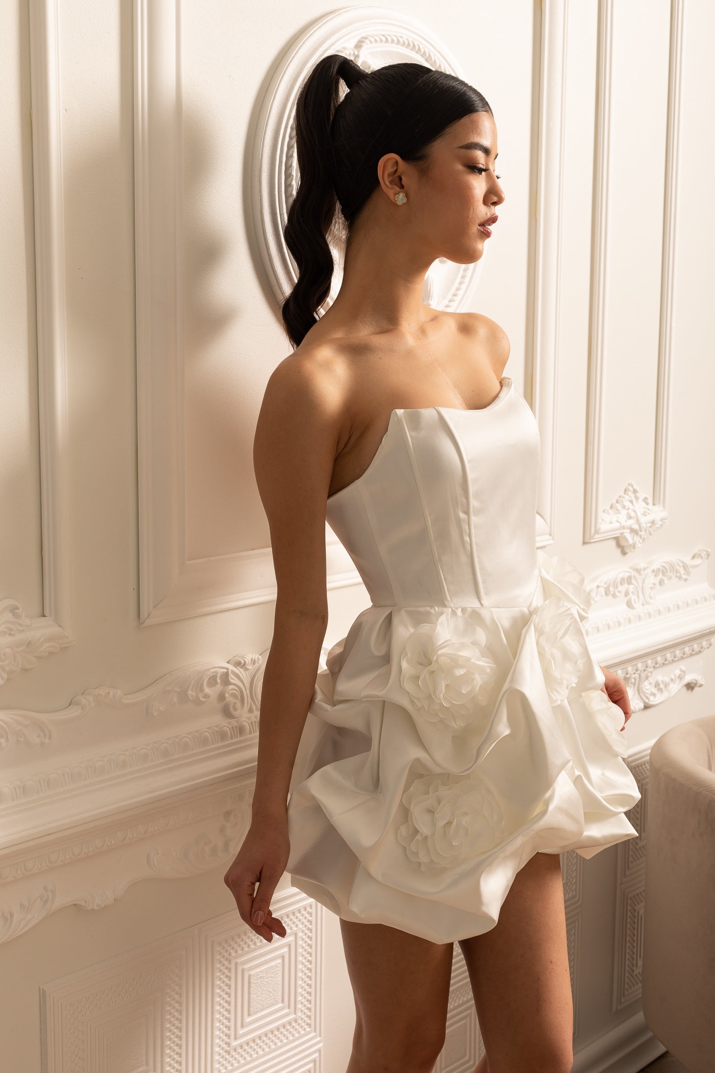 Robe Mini en Satin avec Jupe Mini Fleurie à Tissu Froncé - Blanc