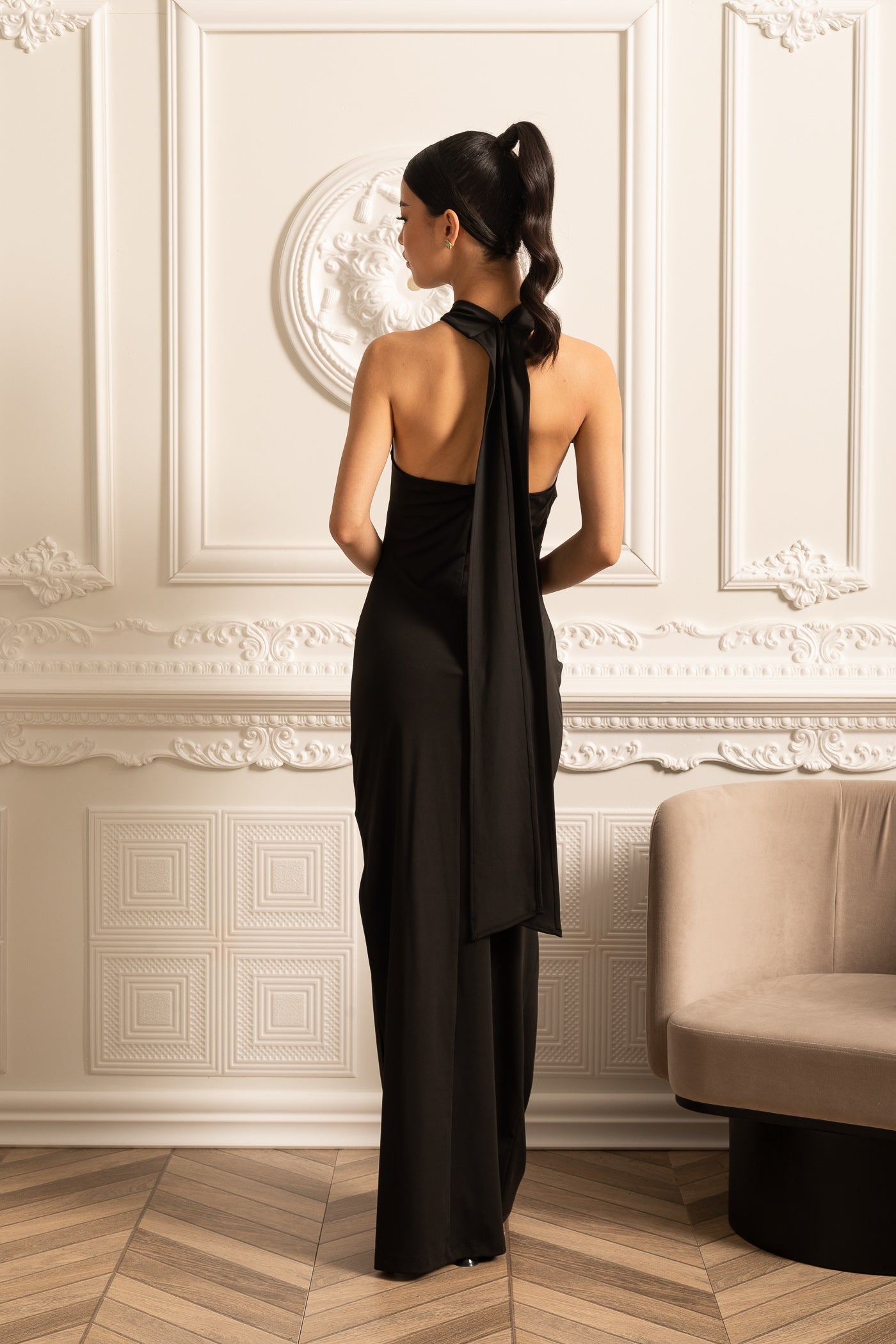 Robe ajustée avec roses 3D au col et fente latérale - Noir