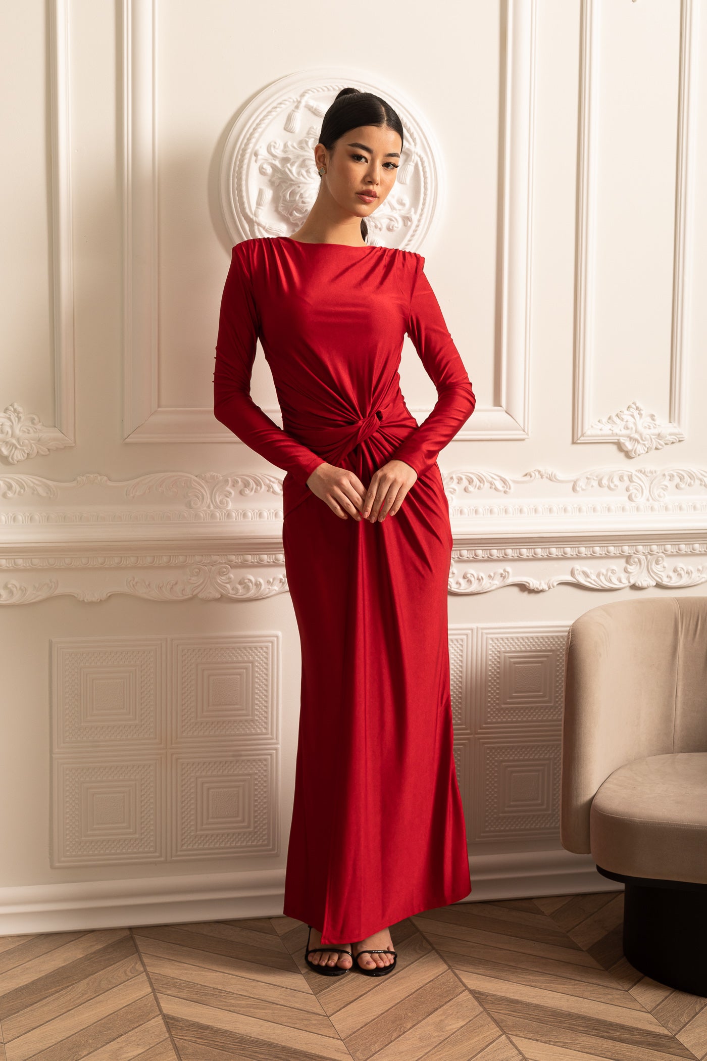 Robe en satin à manches longues, drapé latéral et détail de taille torsadée - Rouge