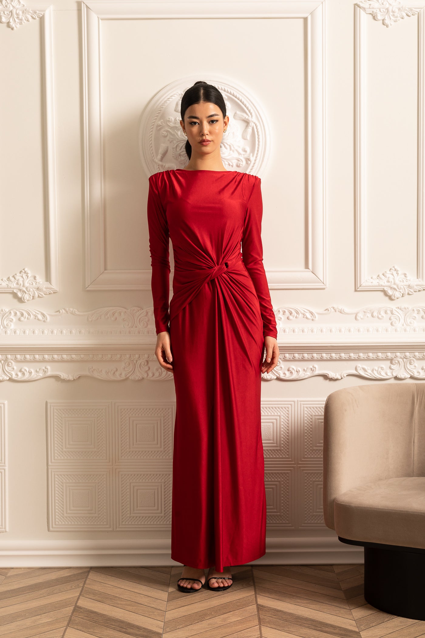 Robe en satin à manches longues, drapé latéral et détail de taille torsadée - Rouge