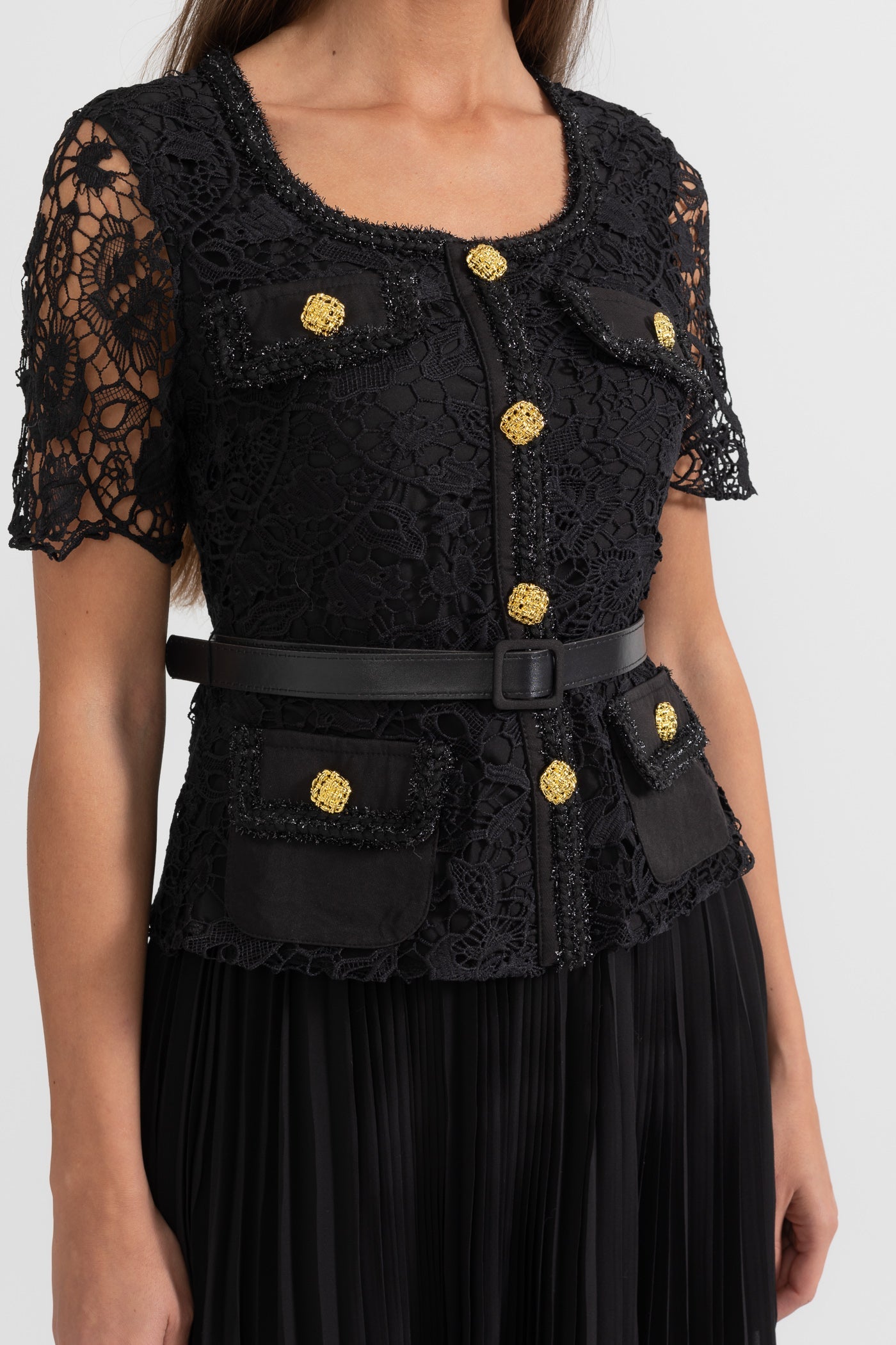 Robe élégante à manches courtes avec haut en dentelle et jupe évasée - Noir