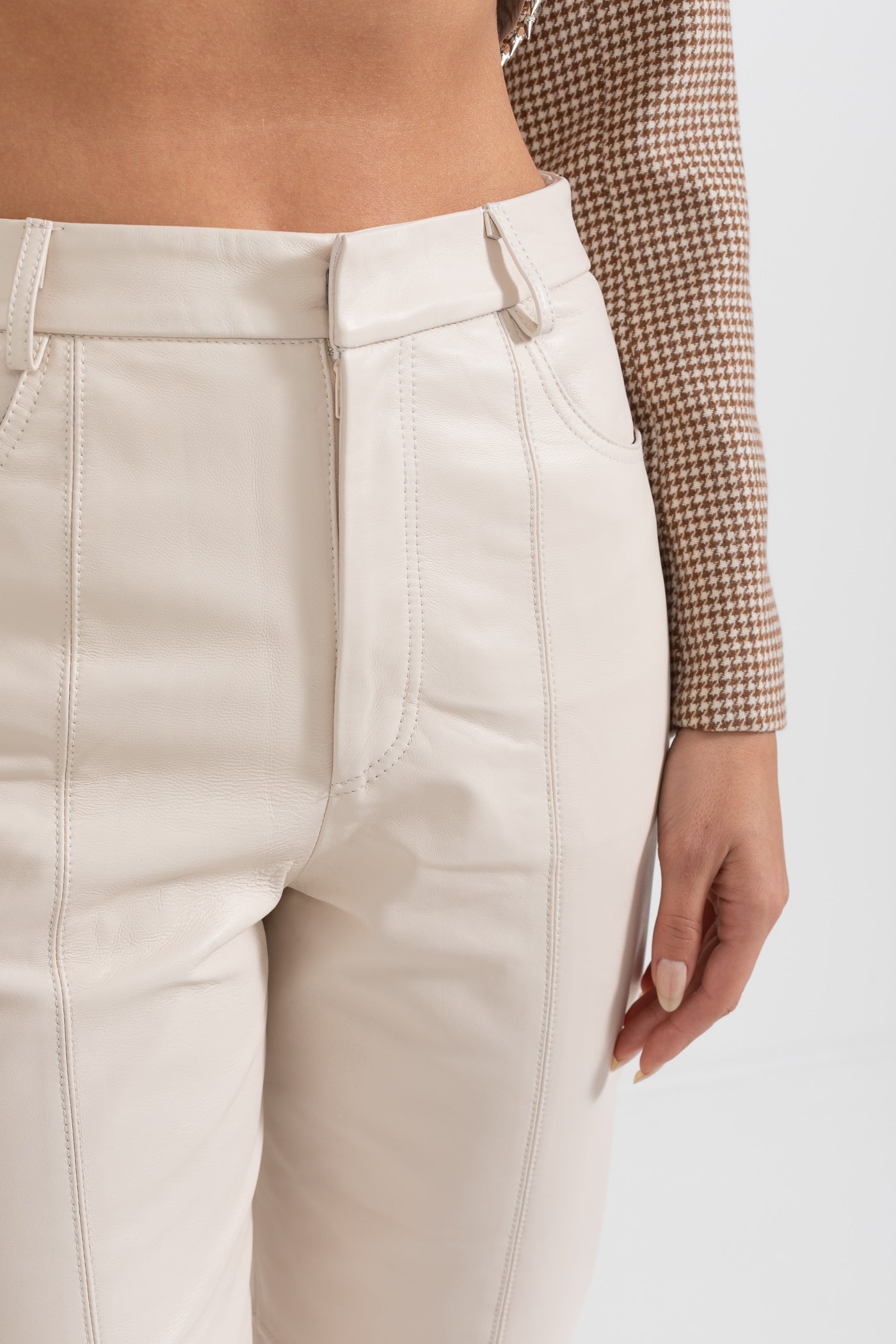 Pantalon droit en cuir avec surpiqûres décoratives - Blanc