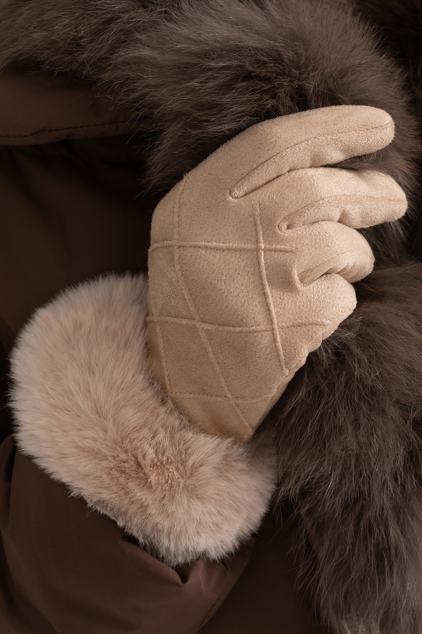 Gants matelassés en daim avec fourrure - Beige