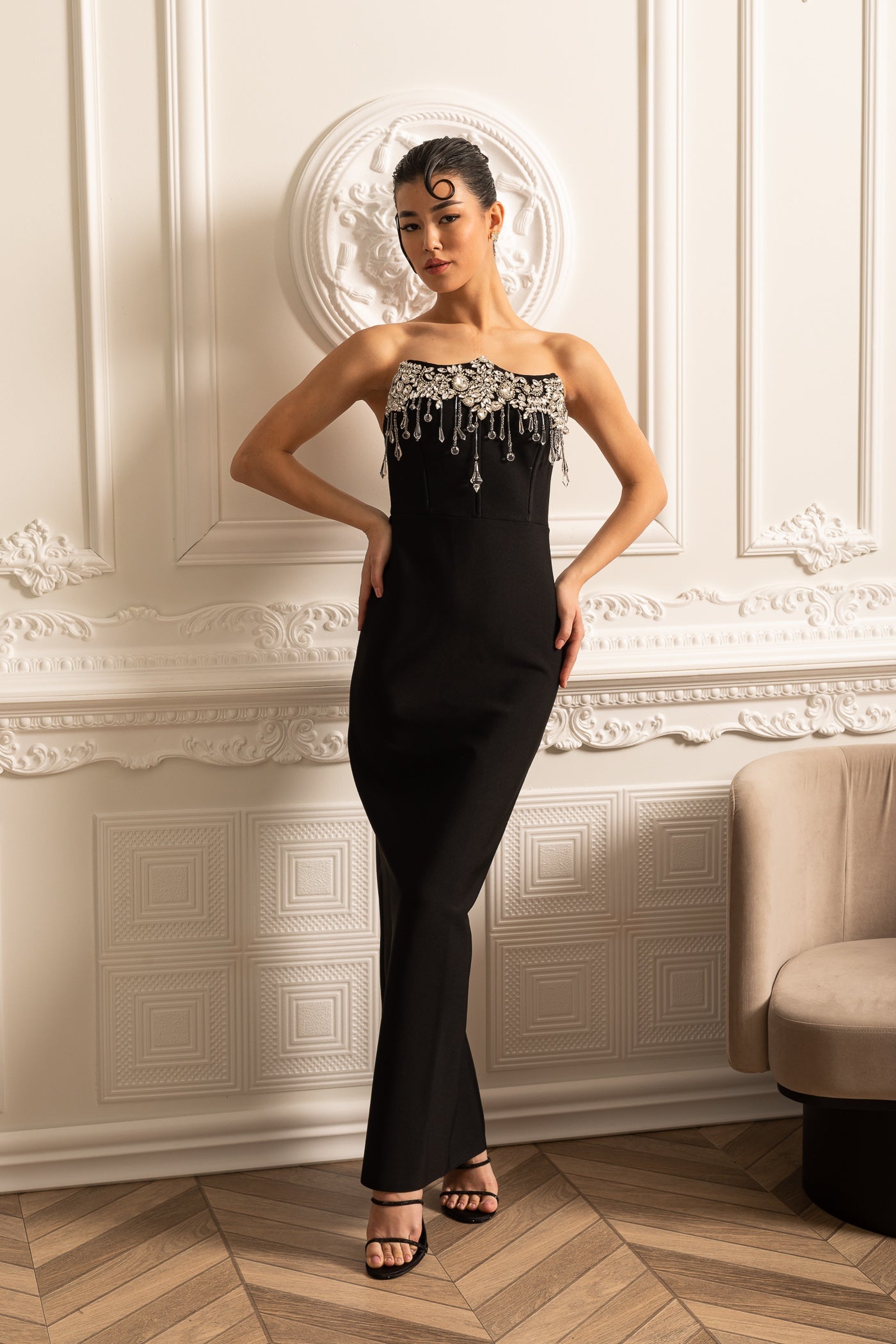 Robe Corset Élégante Ajustée avec Ornements Argentés Étincelants - Noir