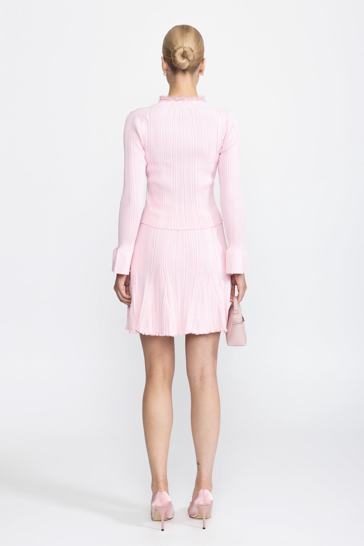 Ensemble coordonné cardigan en maille côtelée à finitions perlées et mini-jupe - Rose