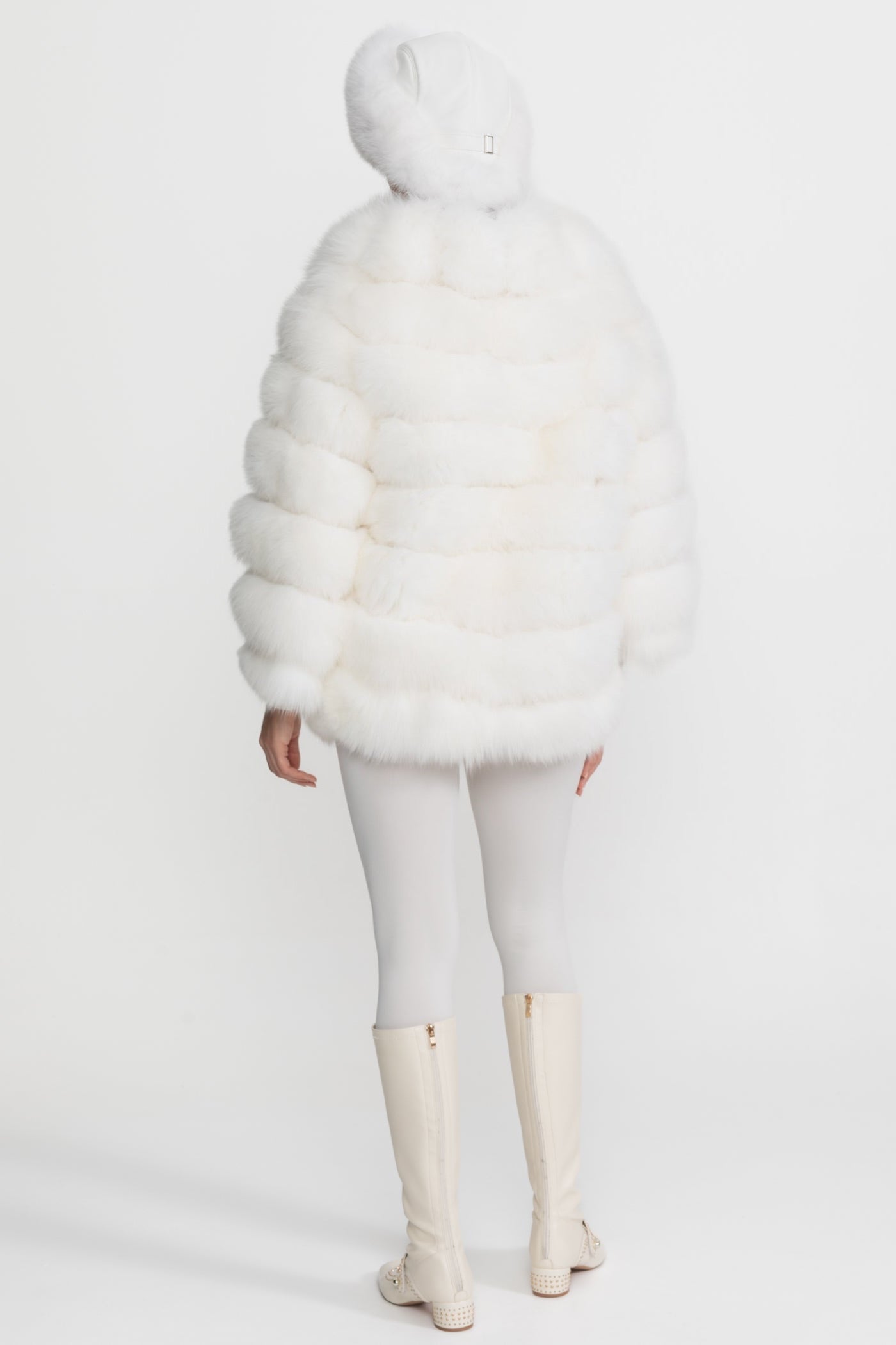 Veste en fourrure de renard à volants avec col châle oversize – Blanc