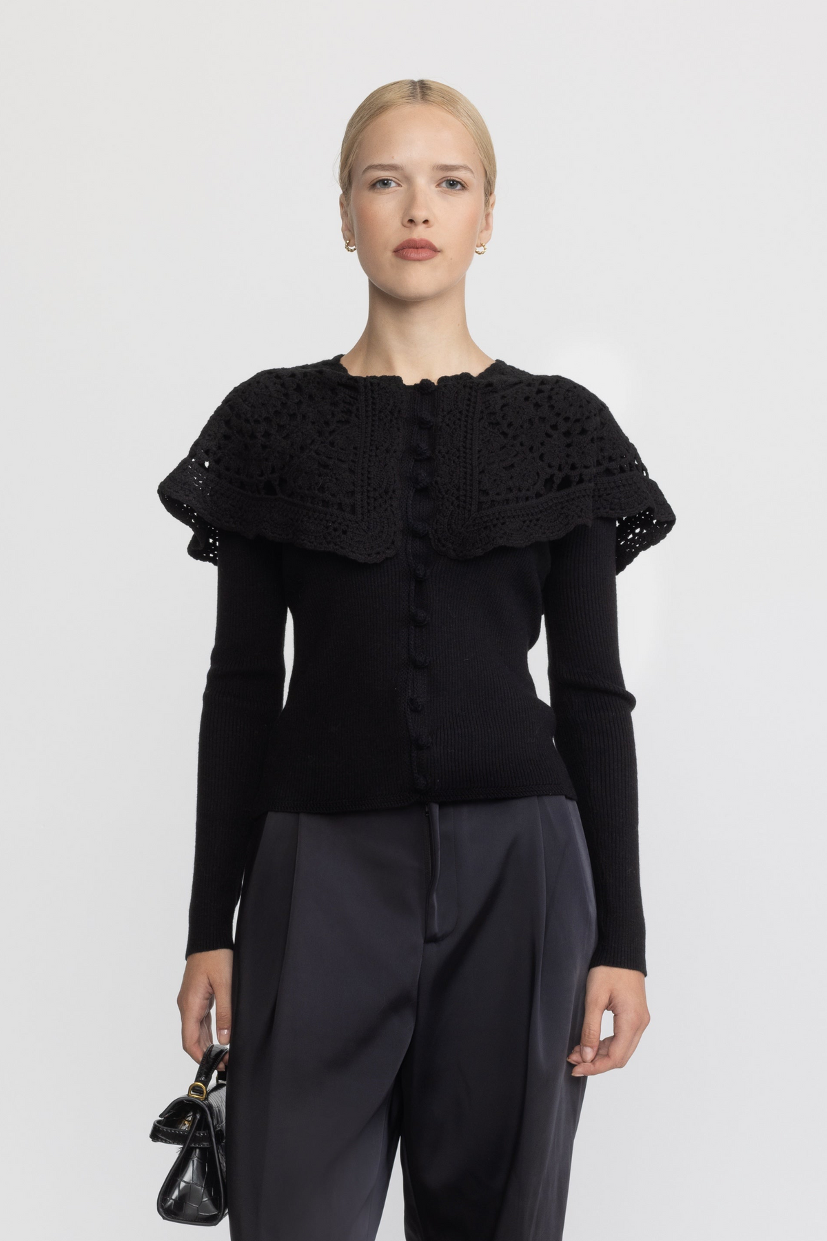 Cardigan en maille côtelée à col capelet en crochet - noir