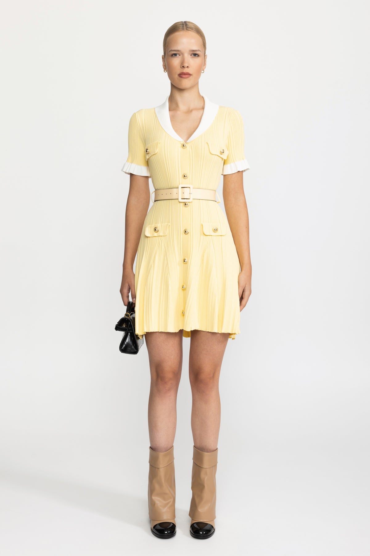 Robe mini ceinturée en maille côtelée à col contrastant - Jaune