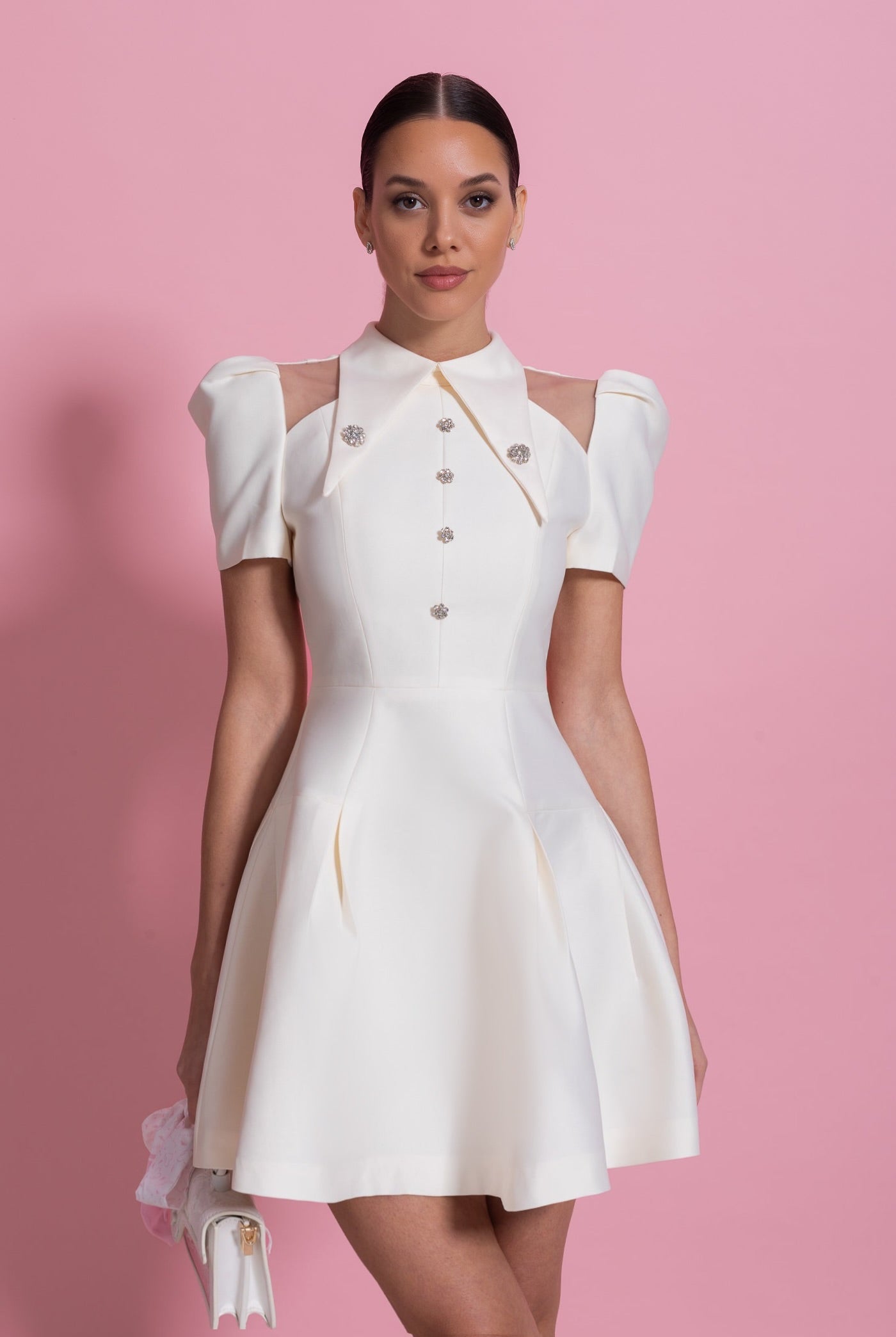 Robe Mini à Manches Bouffantes avec Col Pointu et Boutons Cristal sur le Devant - Ivoire