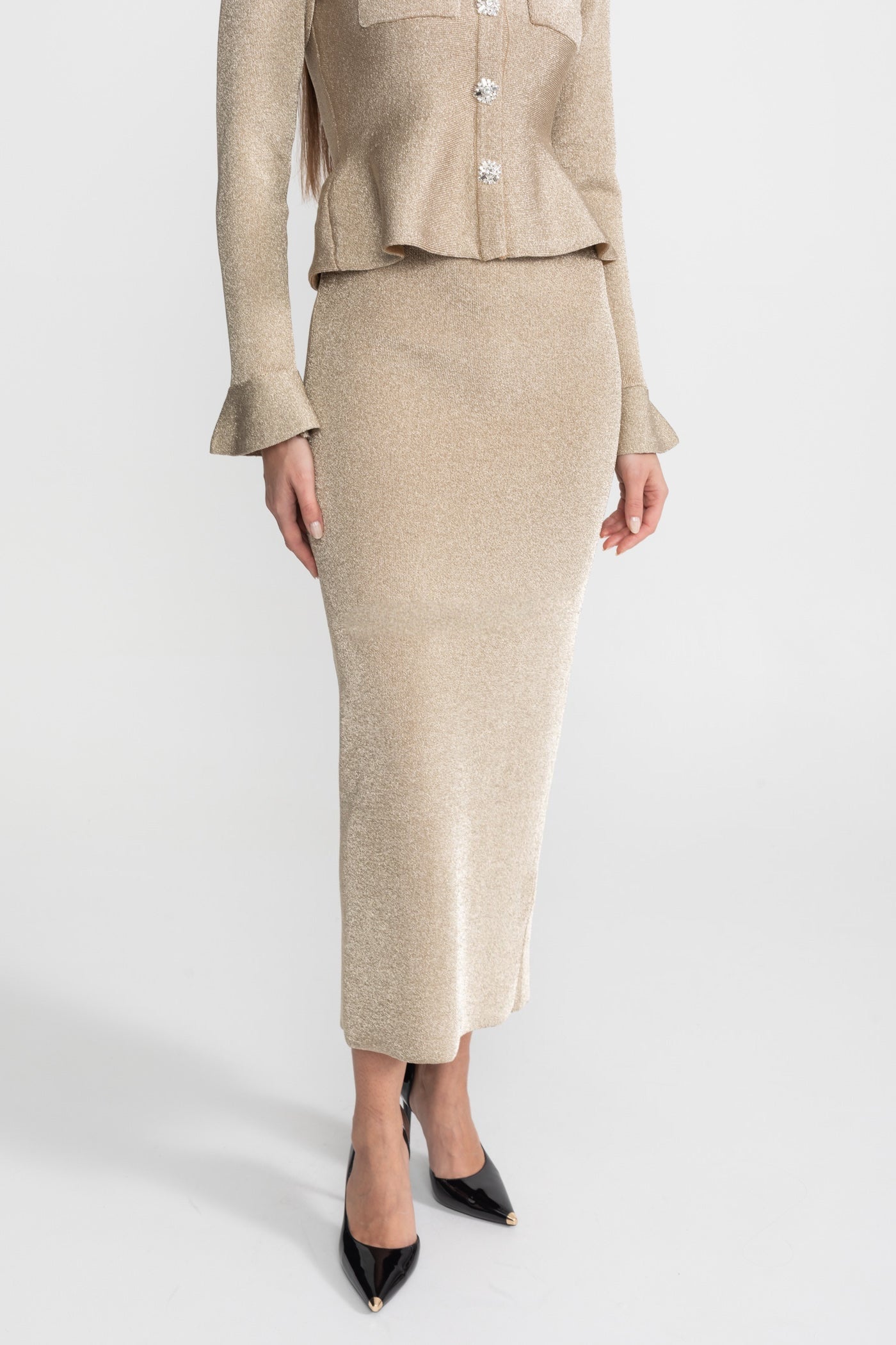 Robe en maille scintillante avec accents de boutons en cristal – Champagne