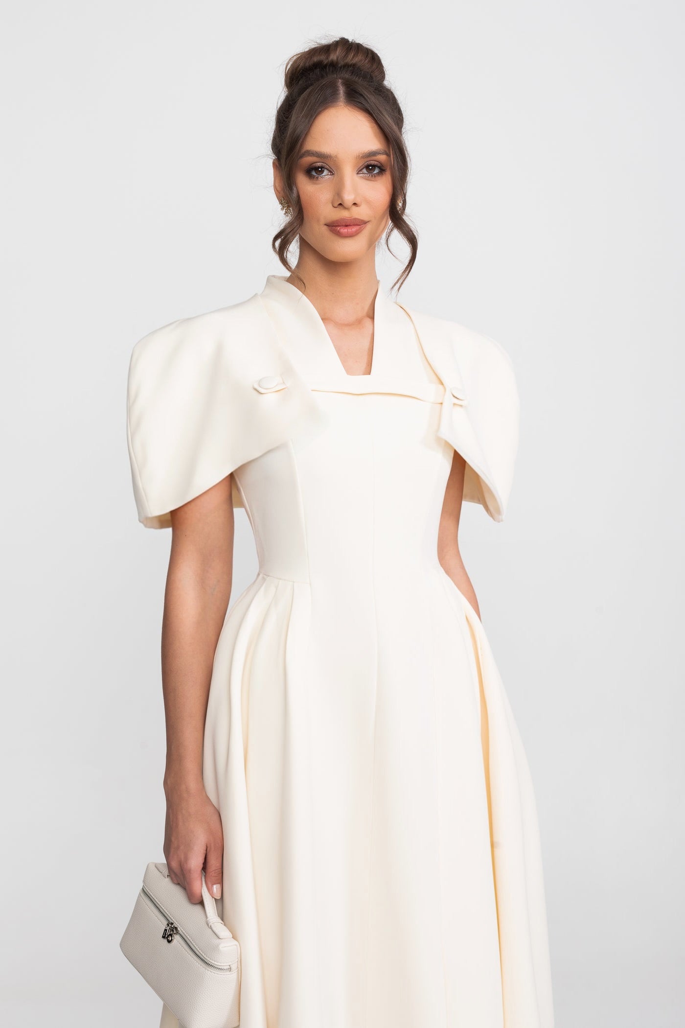 Robe midi trapèze à épaules cape structurées - Crème