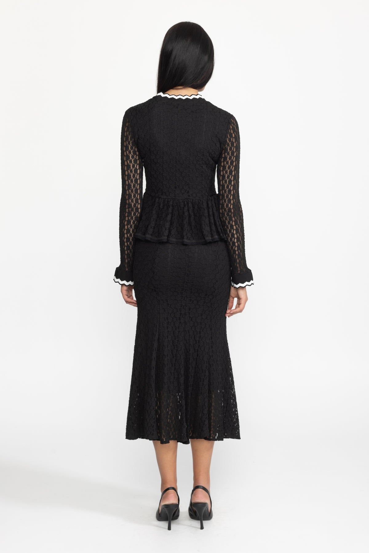 Robe midi en maille crochet à basque avec finitions croquet - noir