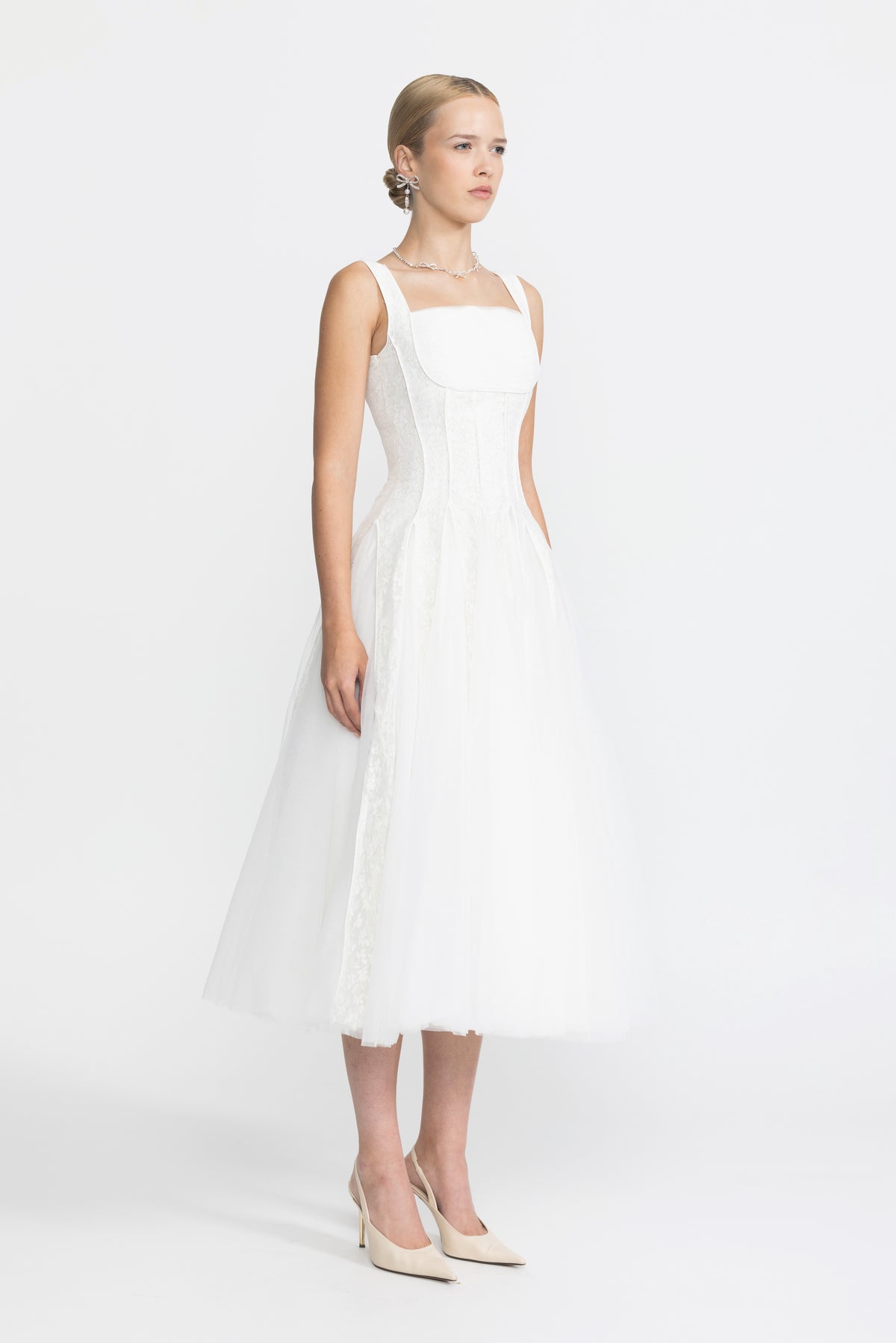 Robe midi en tulle à corset et empiècements de dentelle - blanc