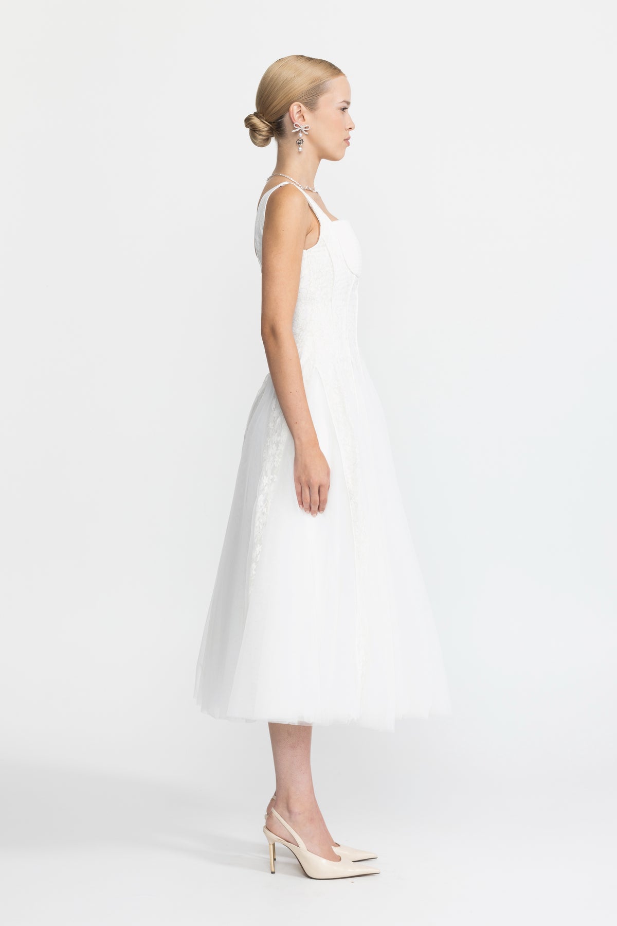 Robe midi en tulle à corset et empiècements de dentelle - blanc