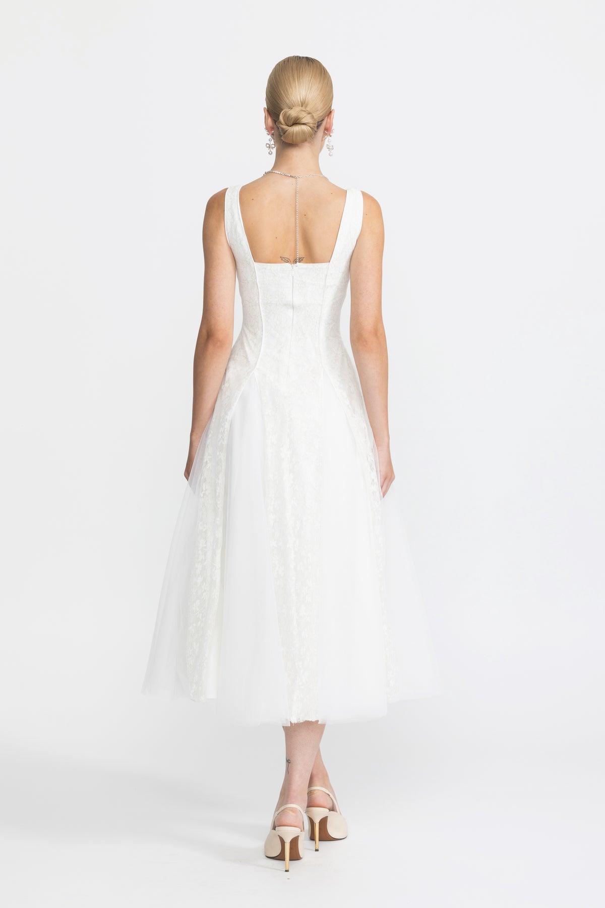 Robe midi en tulle à corset et empiècements de dentelle - blanc
