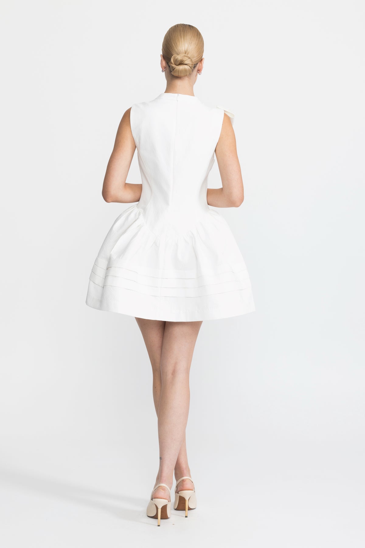 Robe mini en coton à taille basse et nœud sculptural - Blanc