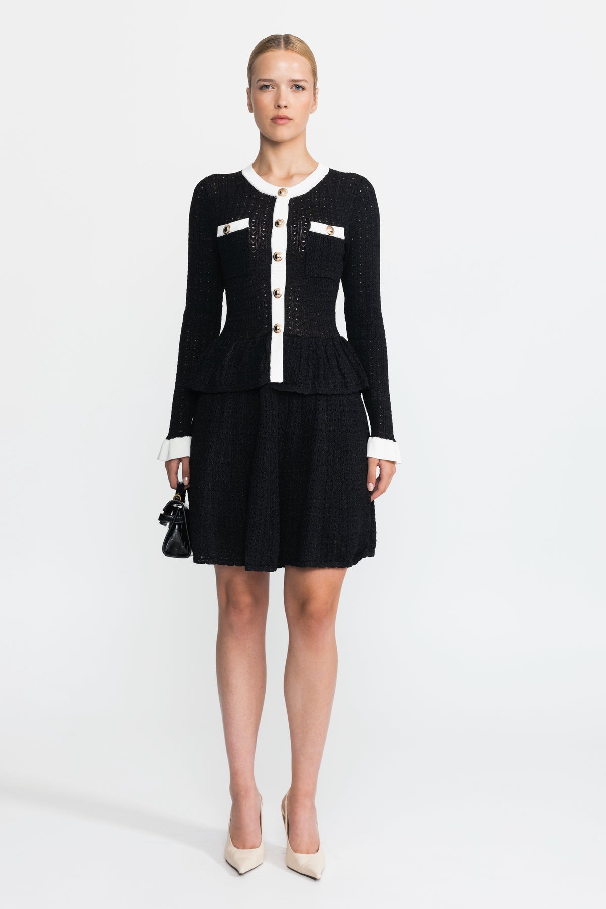 Robe mini péplum en maille pointelle à boutons dorés - Noir