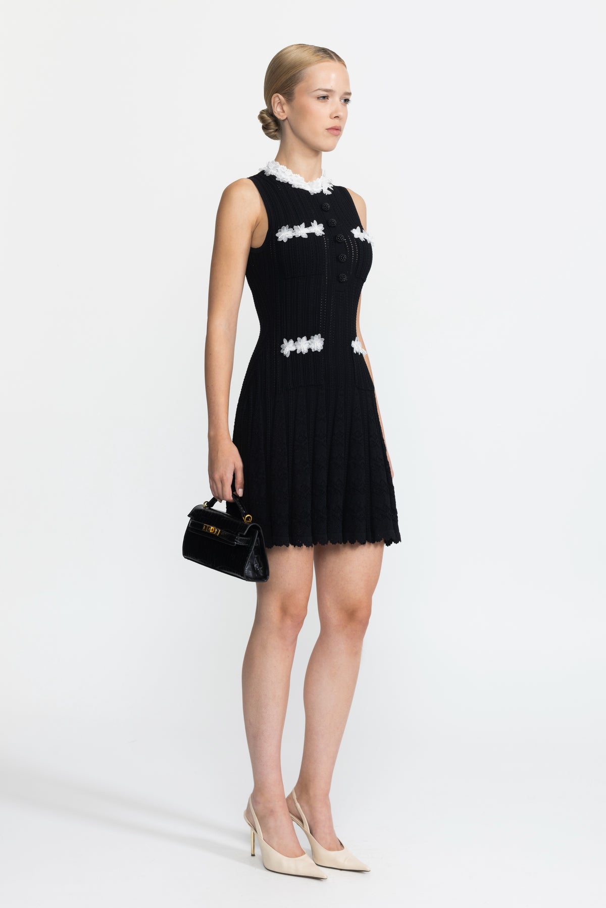 Mini-robe en maille pointelle avec bordure fleur en organza - noir