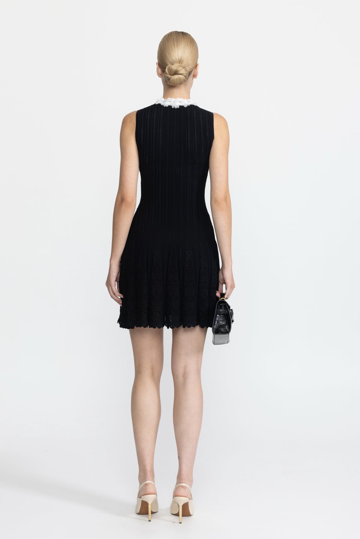 Mini-robe en maille pointelle avec bordure fleur en organza - noir