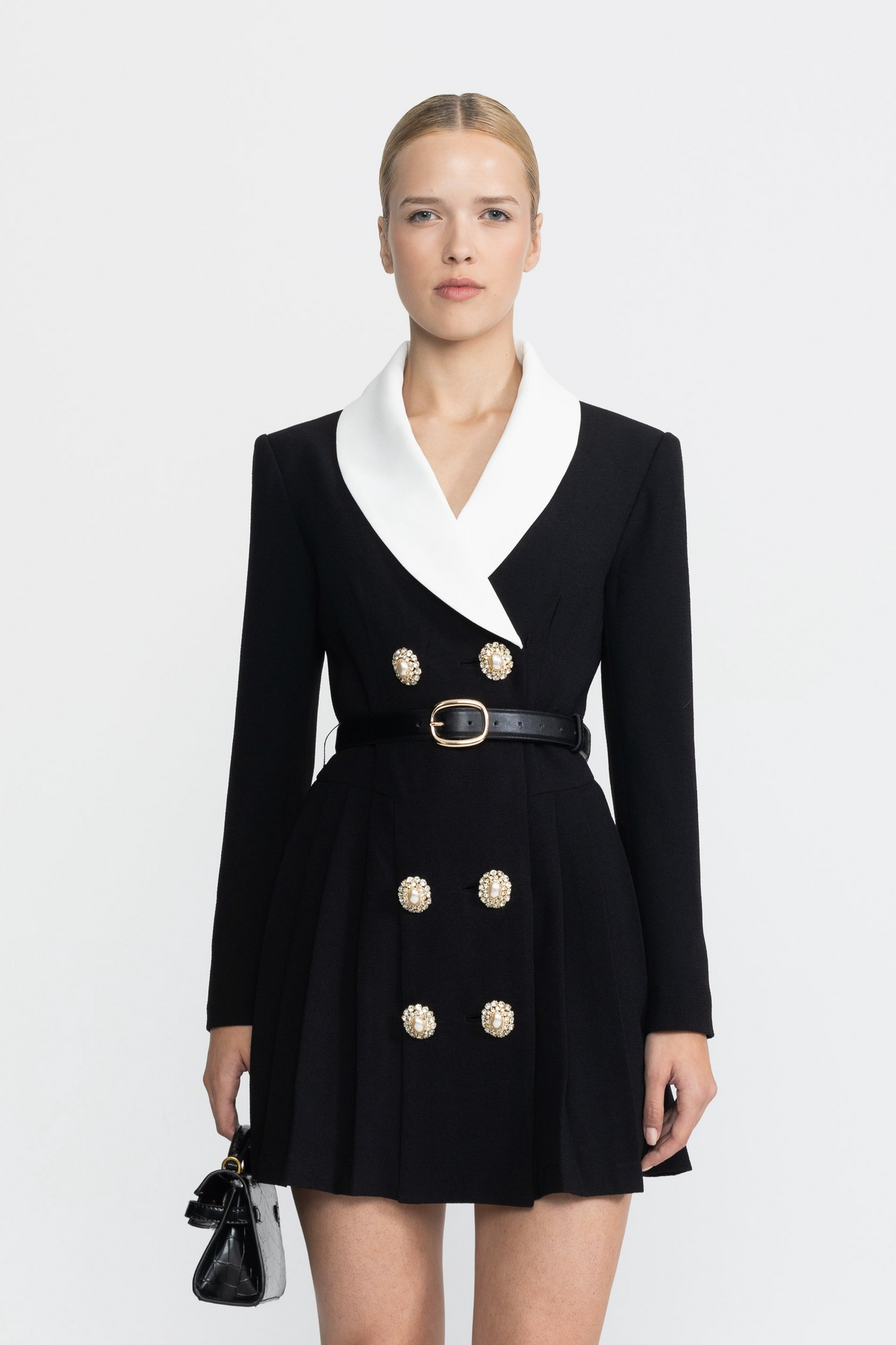 Robe blazer mini plissée ceinturée à revers contrastés - noir