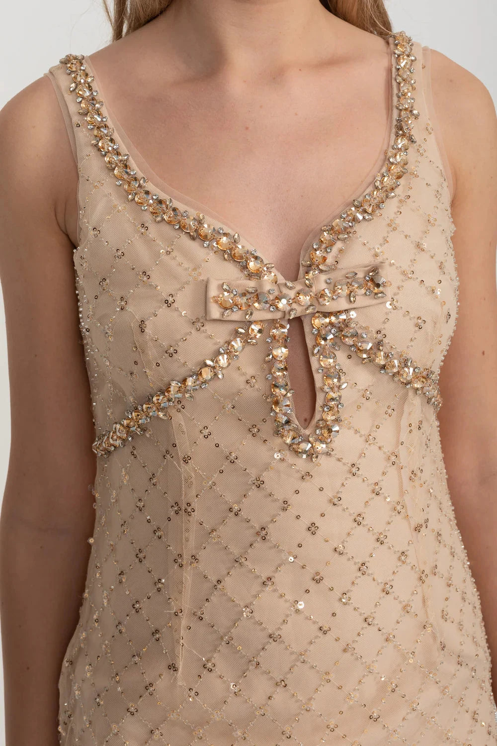 Robe Mini Ajustée Avec Motif Diamant Et Ornements En Sequins - Or